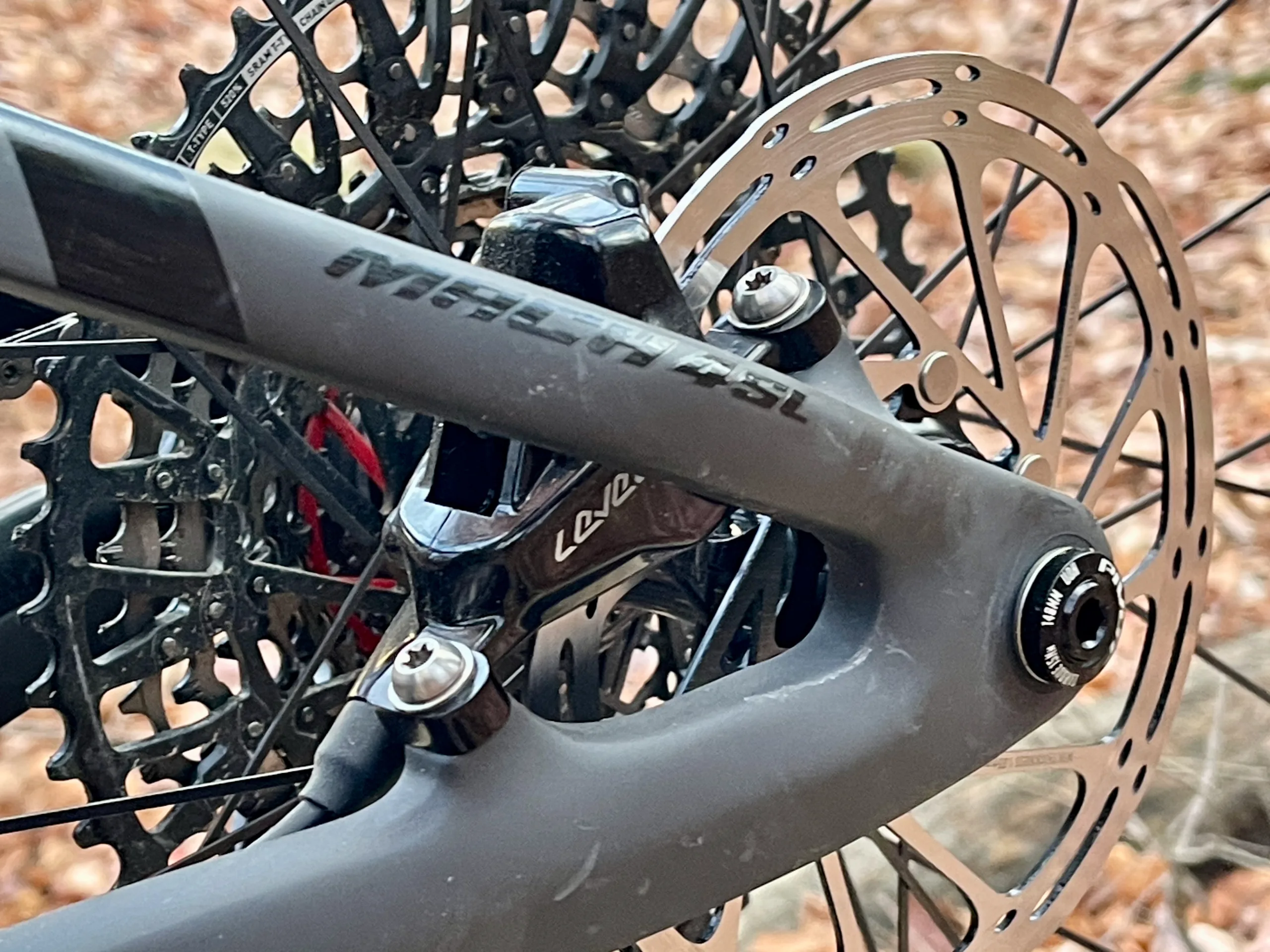 Pivot Mach 4 SL Flight Attendant Review rear brake