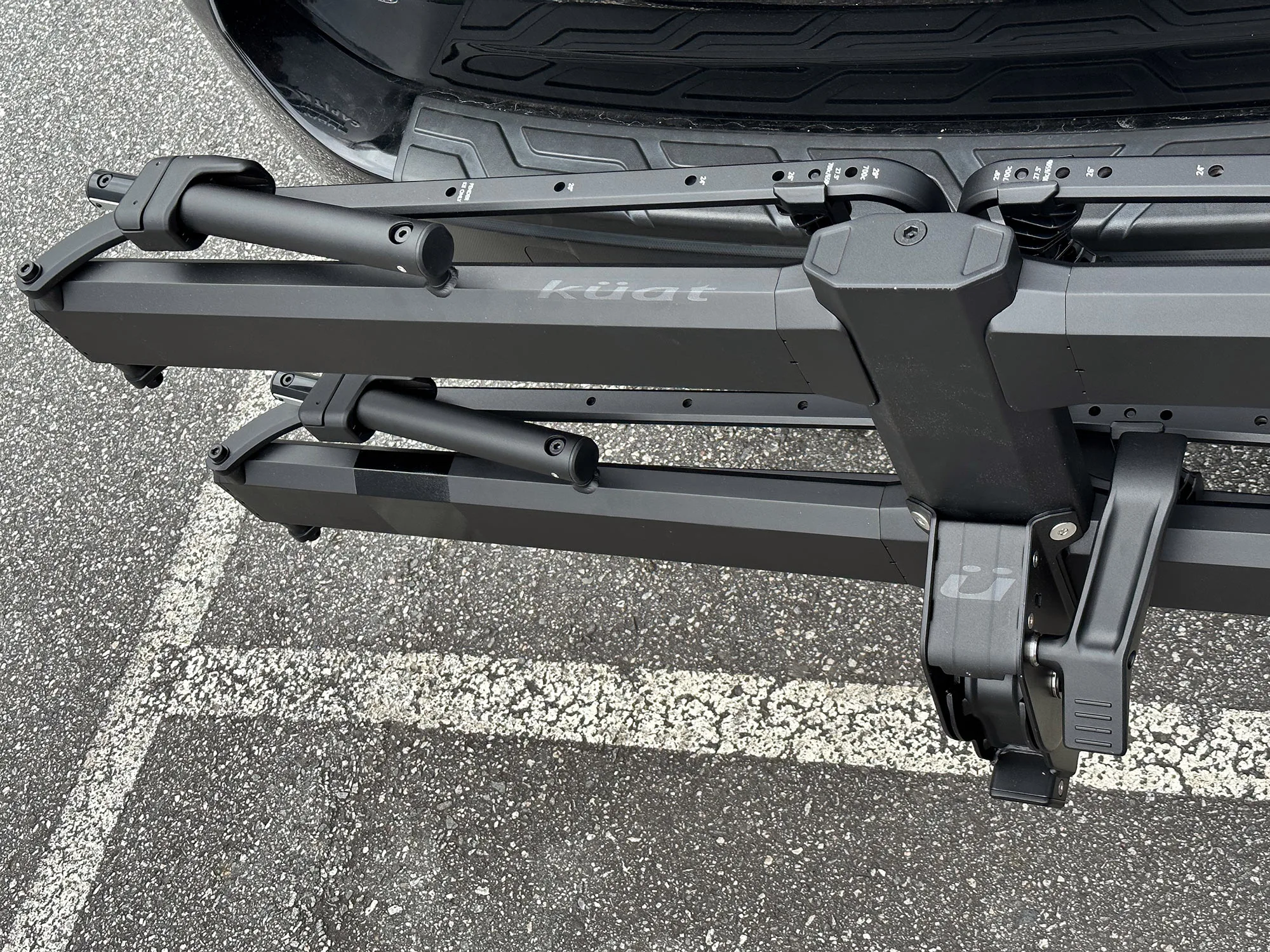 kuat piston pro hitch bike rack design and finish closeup.
