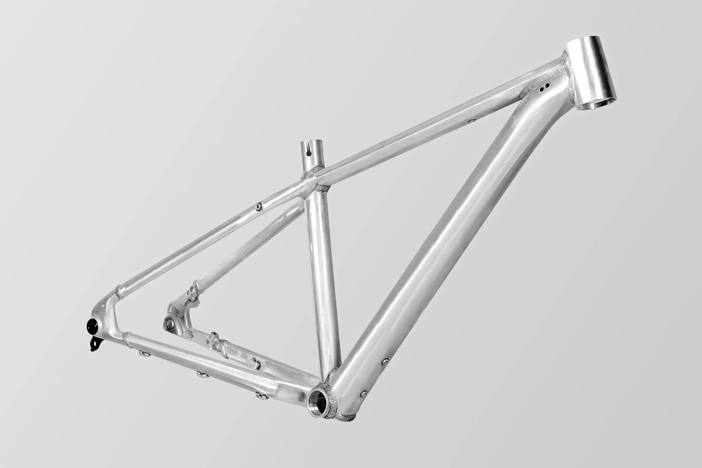Canyon updated Grand Canyon alloy MTB trail hardtail, raw frame detail