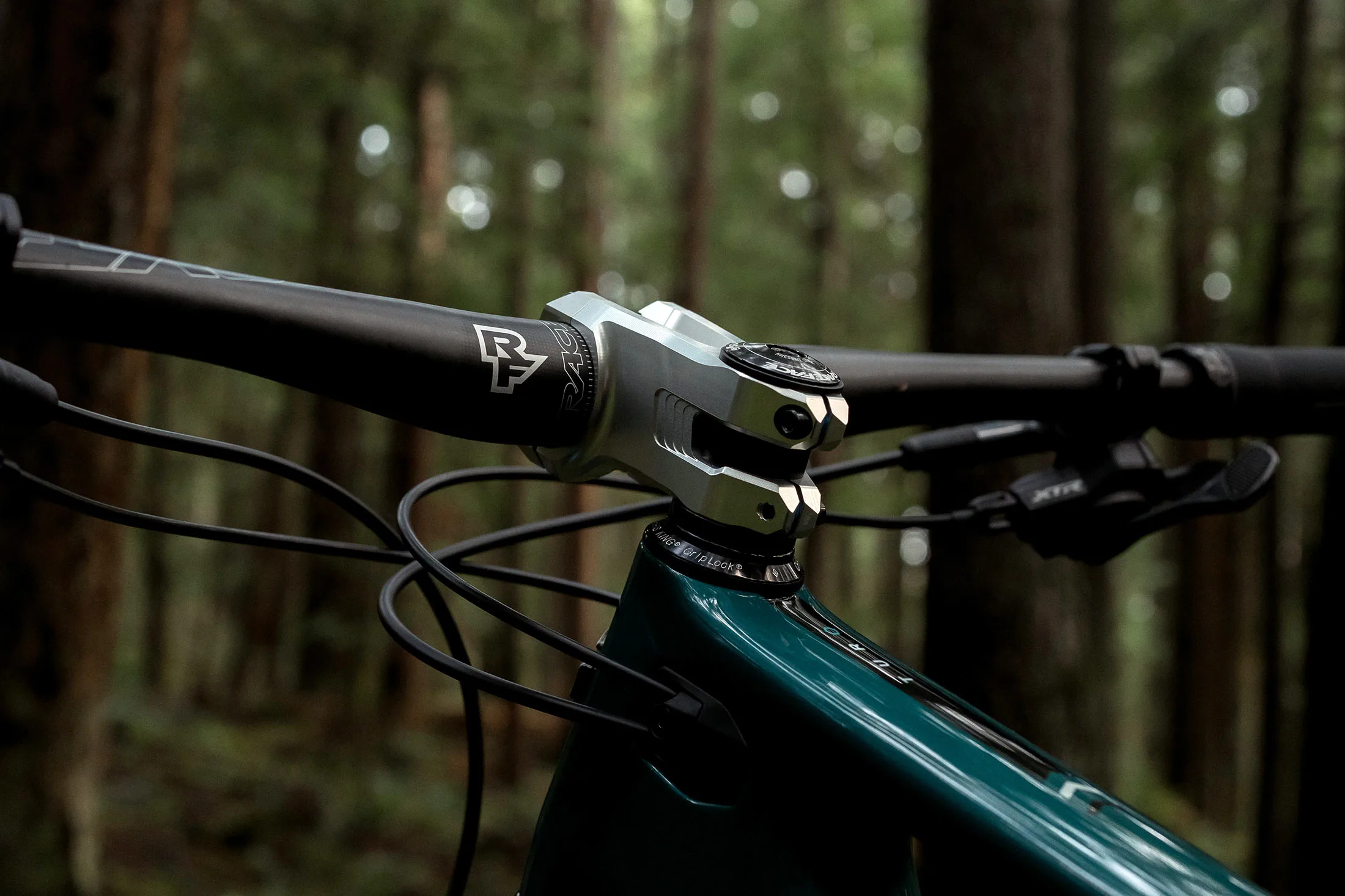 closeup details of race face turbine SL stem shown on a mountain bike.