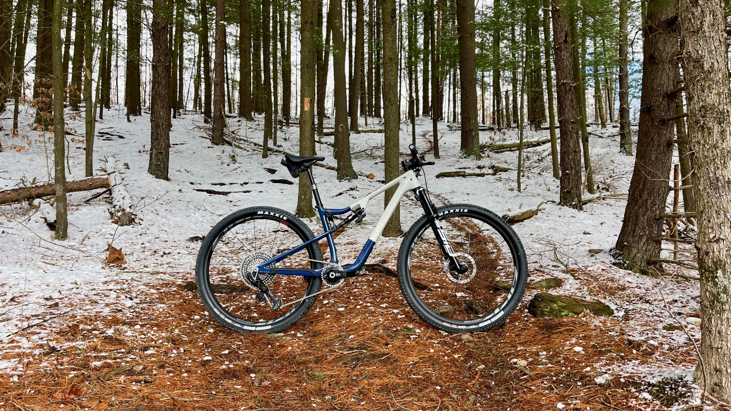 Ari Signal Peak 3.0 Team full bike not cropped