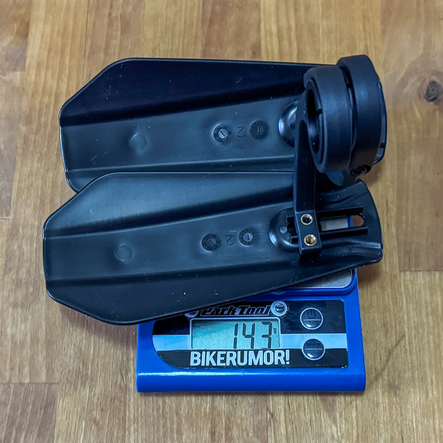 Crankbrothers MTB hand guards lock on weight