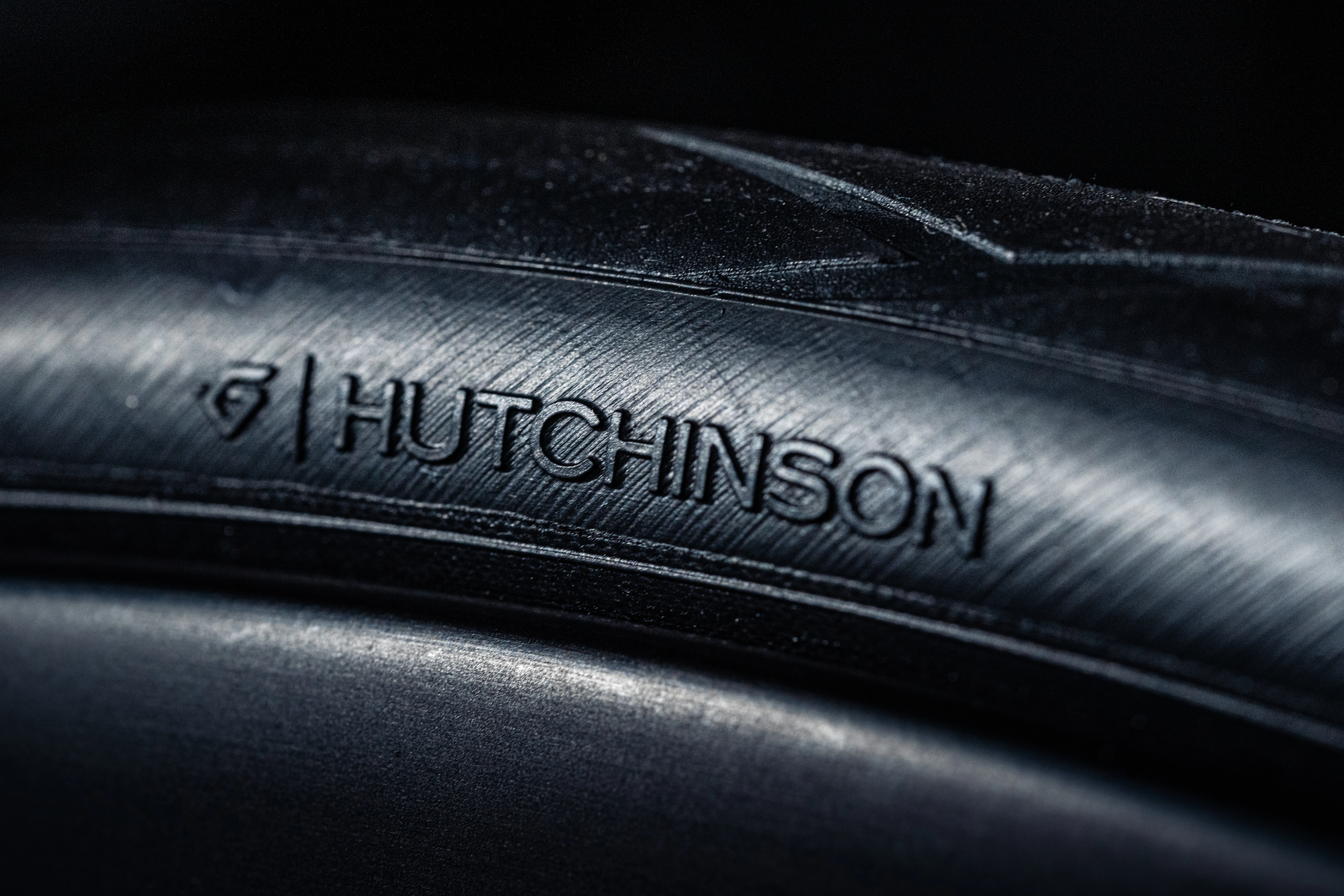 Hutchinson Blackbird Race logo