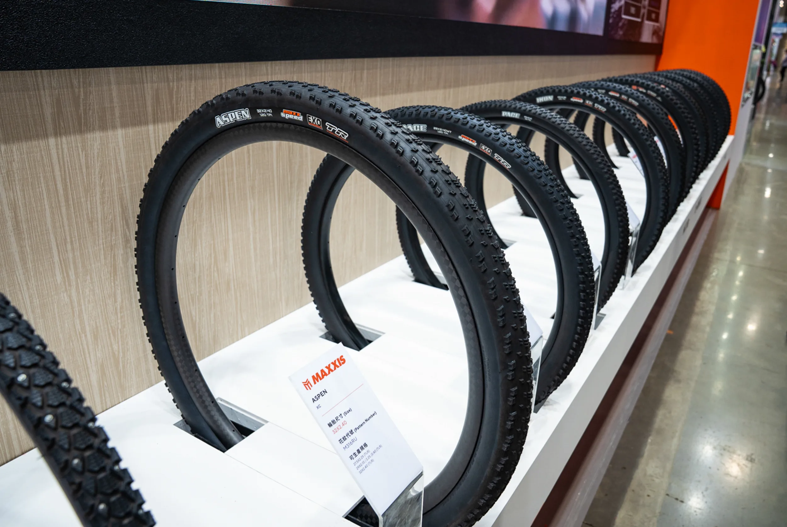 Maxxis Aspen 32 inch prototype tire taipei show