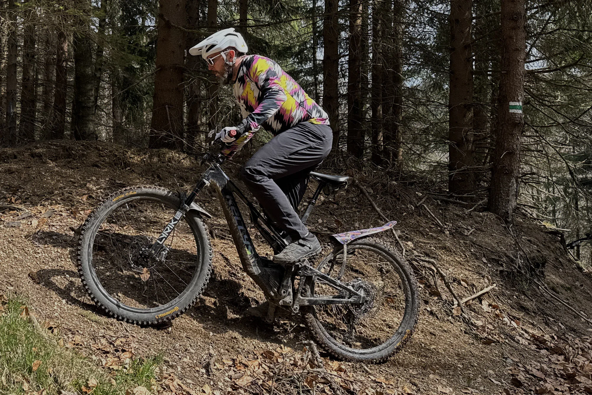 Ass Savers Win Wing MTB fender Review: lightweight, affordable strap-on rear mountain bike tire mud guard protection, riding