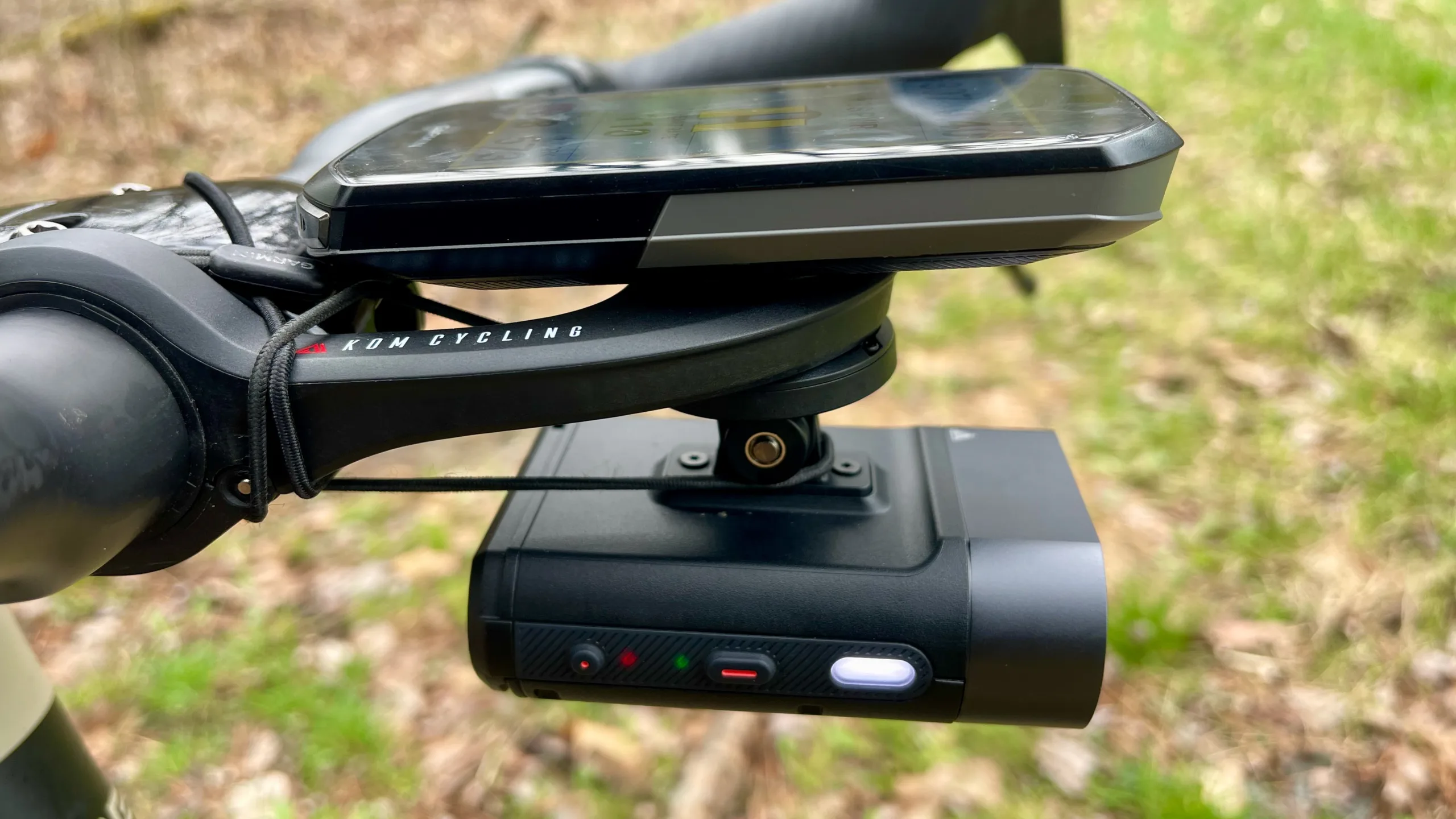 Garmin Varia Vue on bike with KOM mount