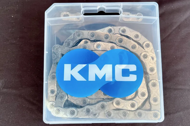 Spotted: KMC 12 Speed Flattop Chain