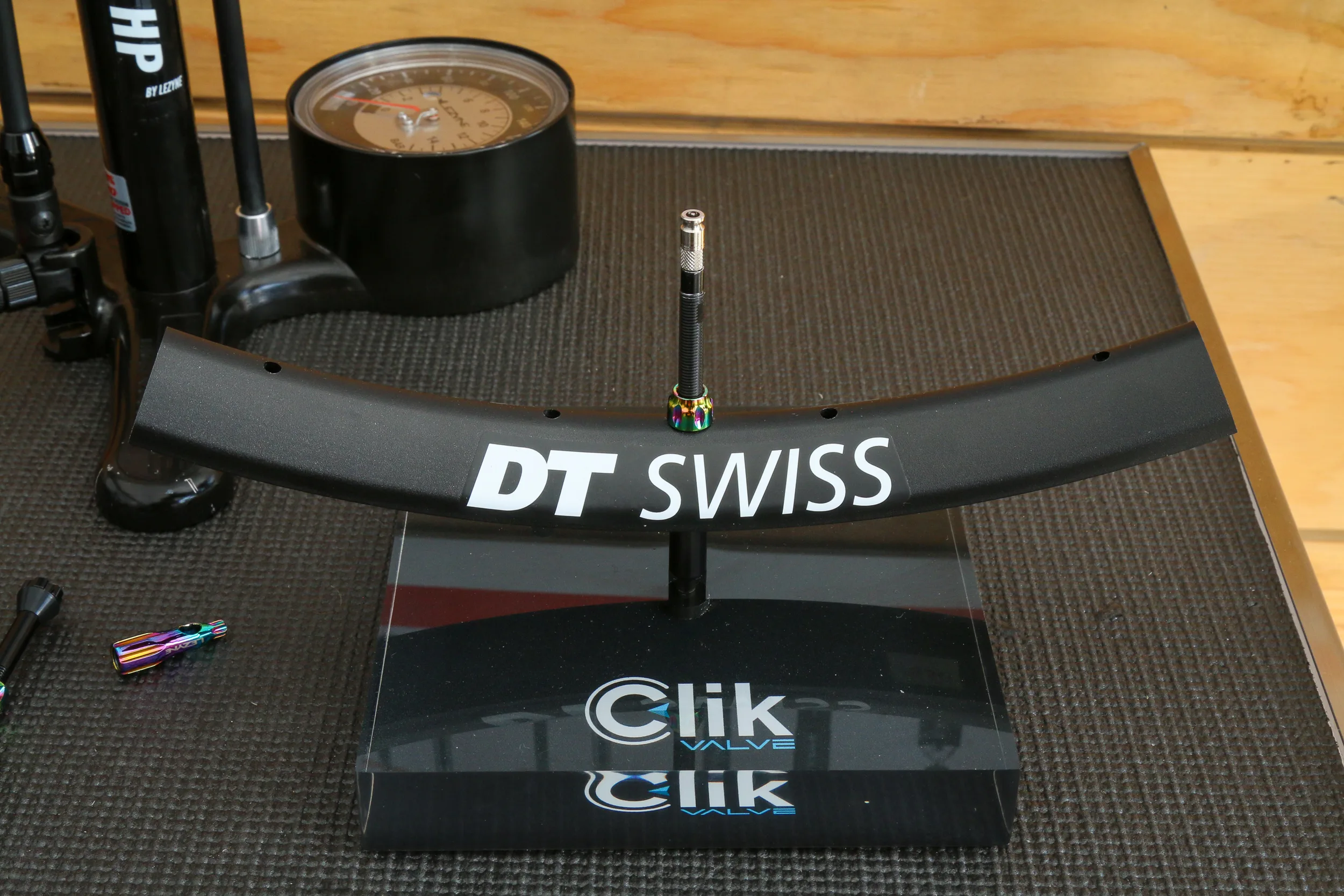 Lezyne Click valve display