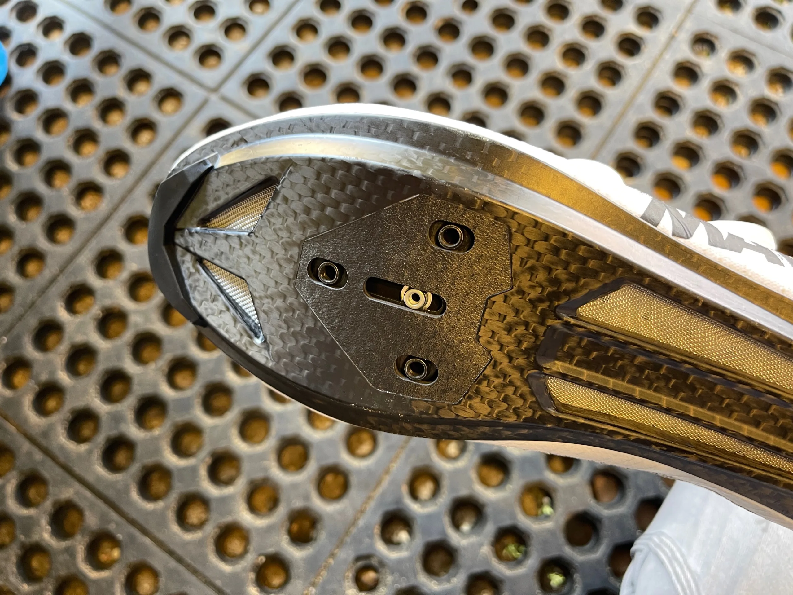 Mavic Cosmic Ultimate IV Road Shoes cleat jpeg