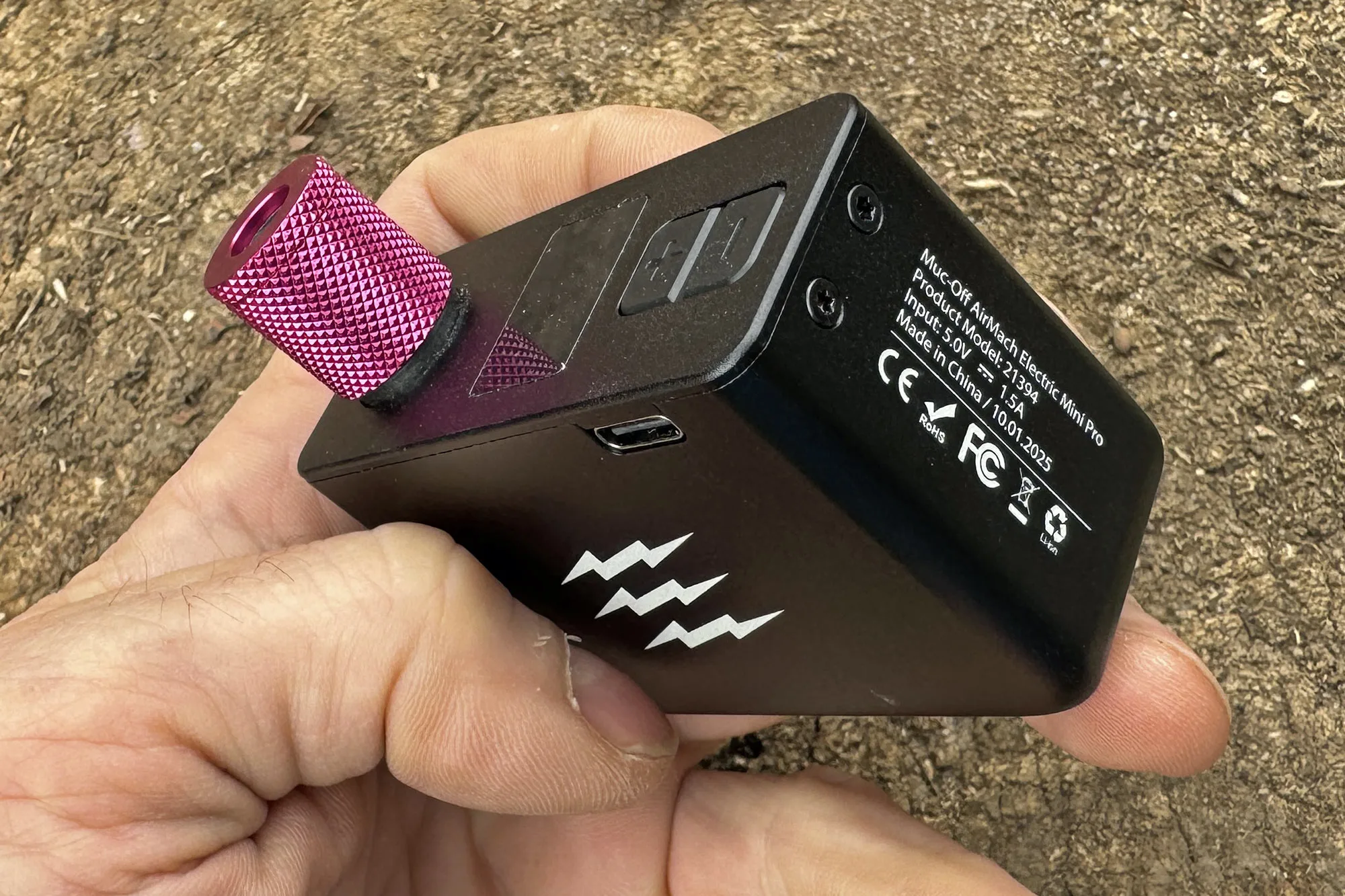 Muc-Off AirMach Electric Mini Pro Inflator tire pump Review, all alloy construction