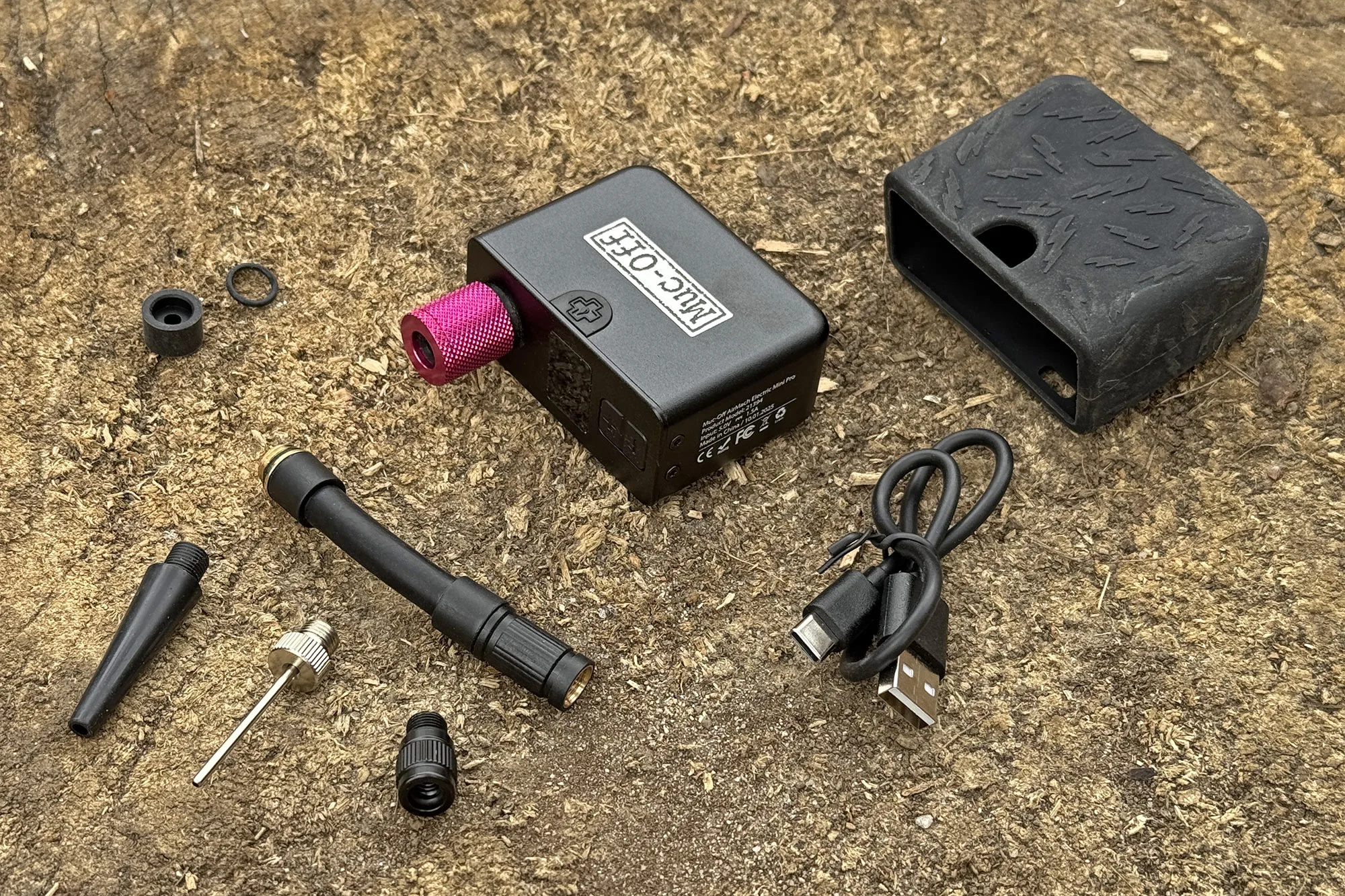 Muc-Off AirMach Electric Mini Pro Inflator tire pump Review, contents