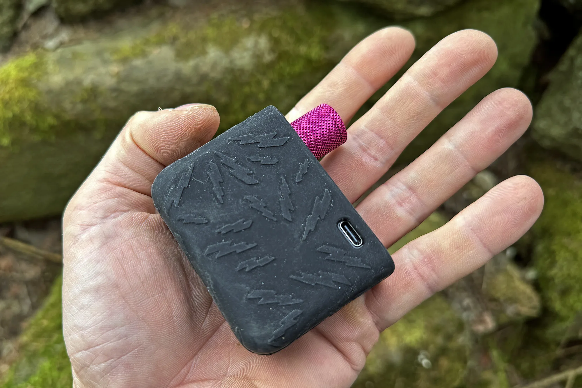 Muc-Off AirMach Electric Mini Pro Inflator tire pump Review, fits in teh palm of my hand
