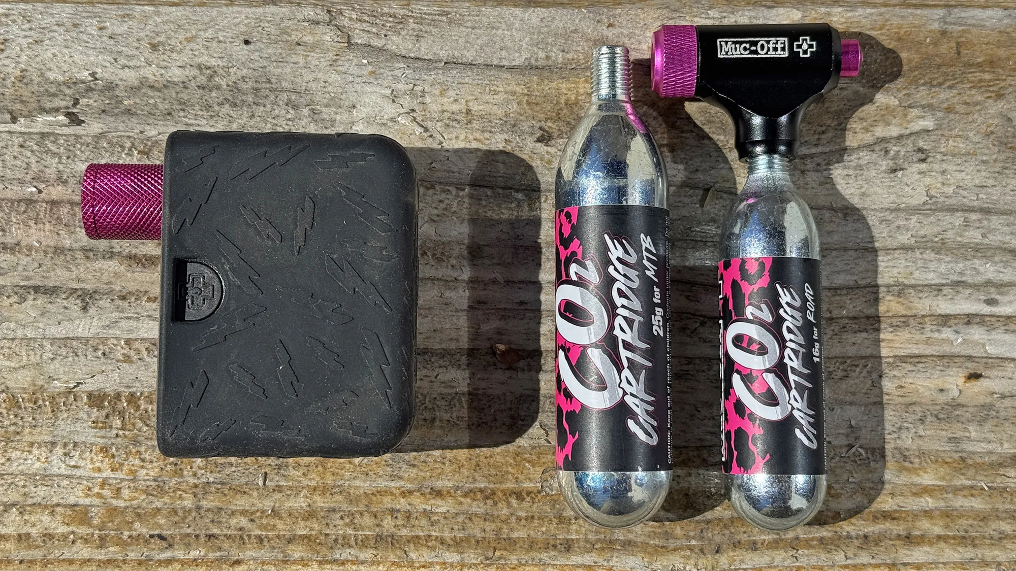 Muc-Off AirMach Electric Mini Pro Inflator tire pump Review, lighter & smaller than CO2 setup