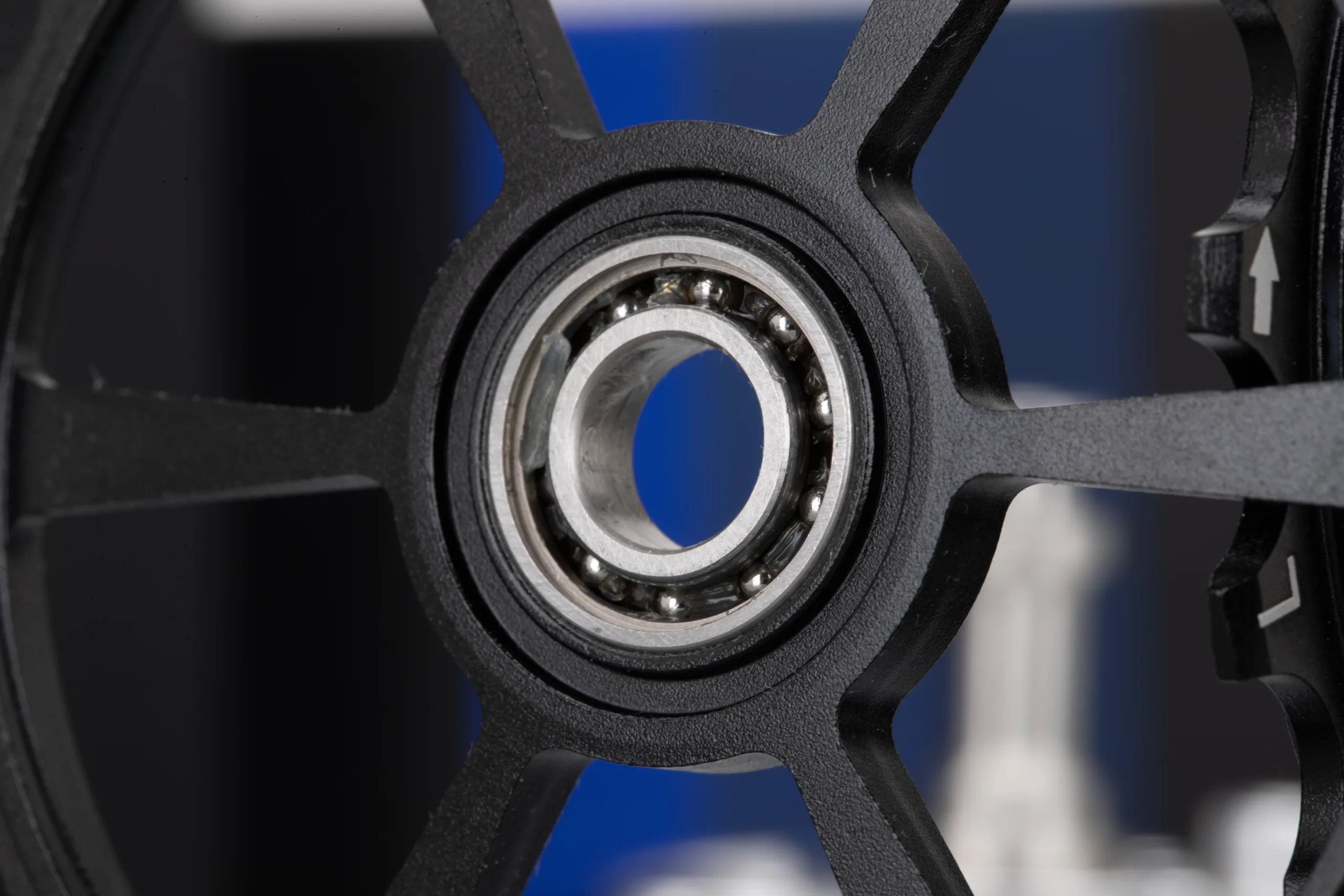 The exposed stainless balls at the center of the Kolossos ST bearing.