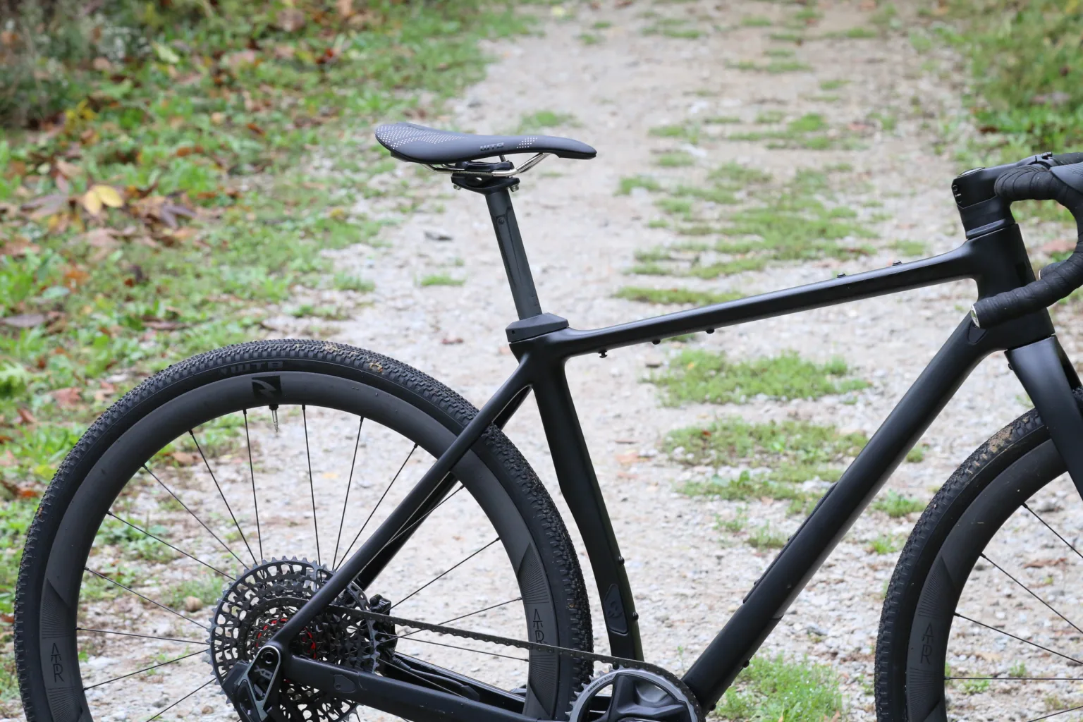 Pivot Vault gravel bike iso-flex