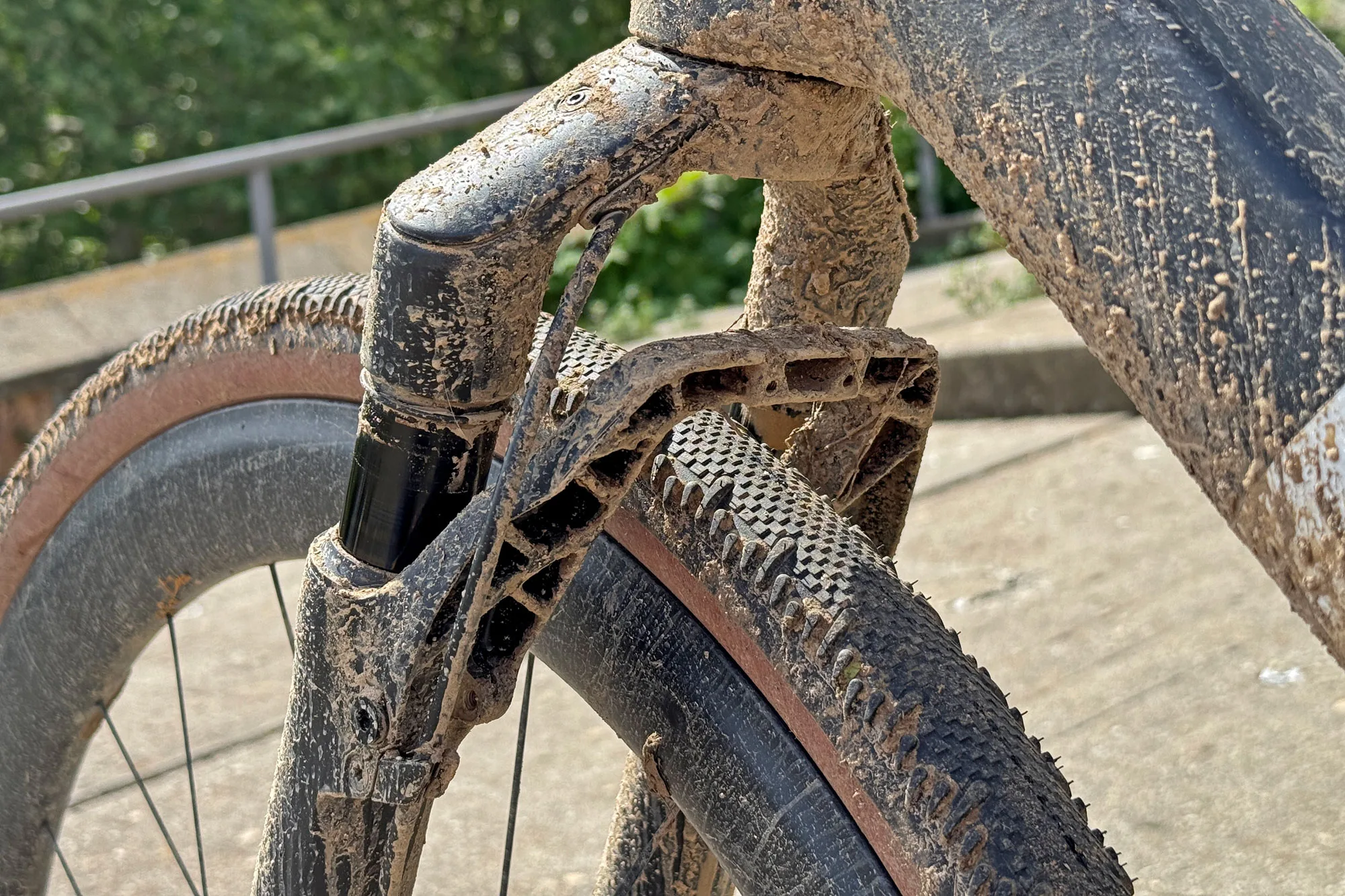 Canyon DT Swiss F132 One 40mm travel gravel suspension fork sneak peek, reverse arch detail