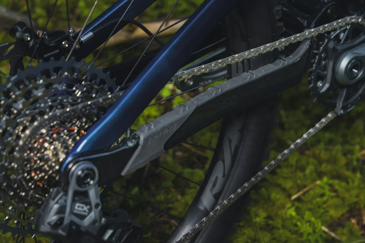 2025 Devinci Troy Carbon, chainstay