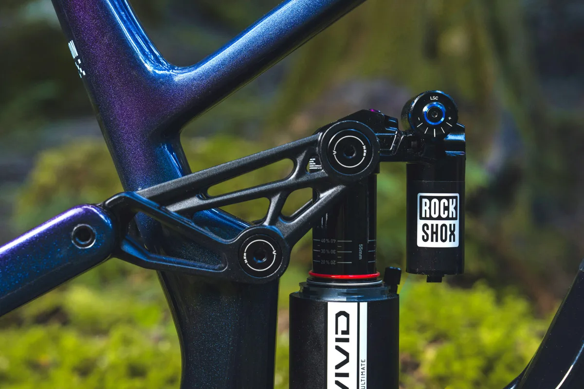 2025 Devinci Troy Carbon, shock and link