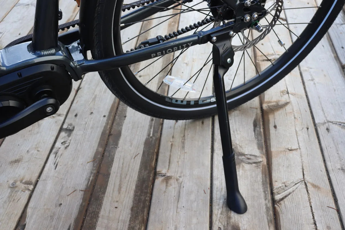 Priority Current Plus, kickstand