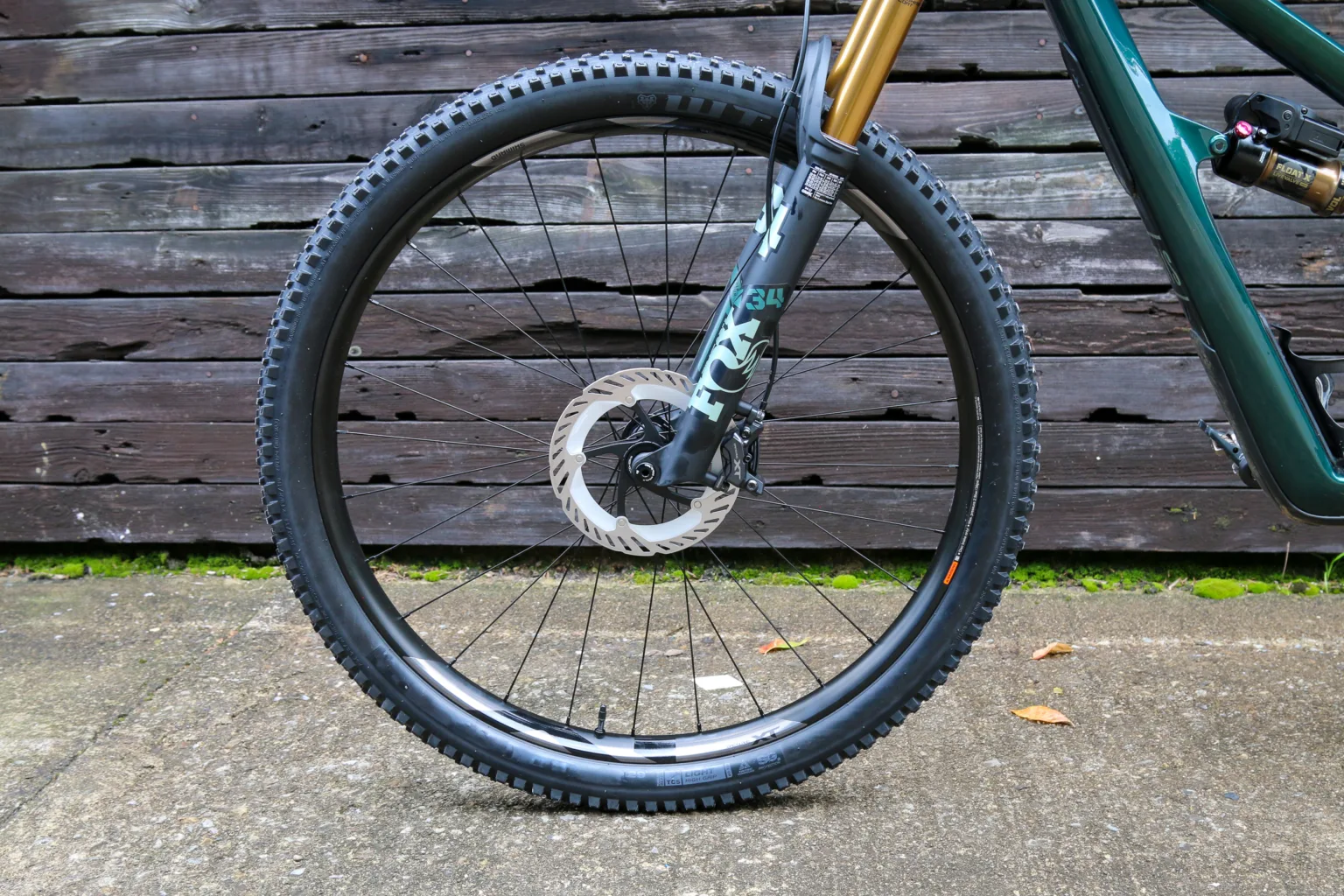 Shimano XT front wheel