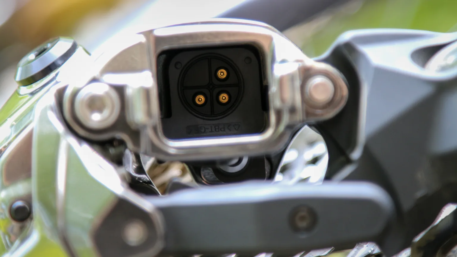 Shimano XTR Di2 wireless battery terminals