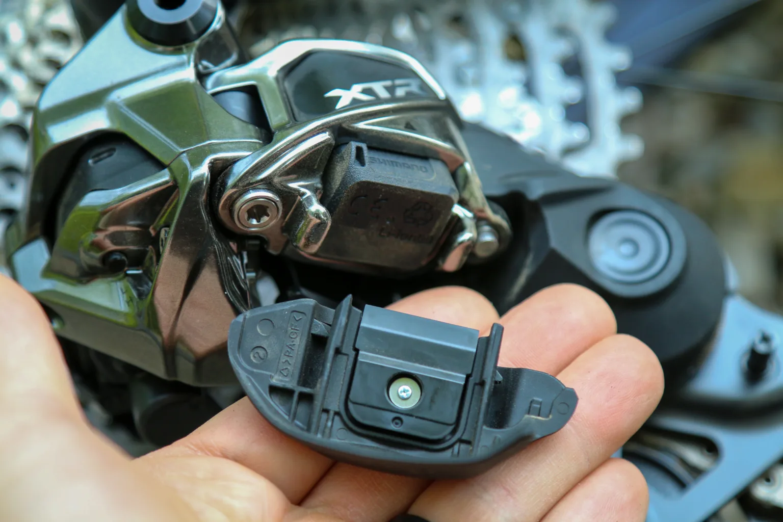 Shimano XTR Di2 wireless battery protection