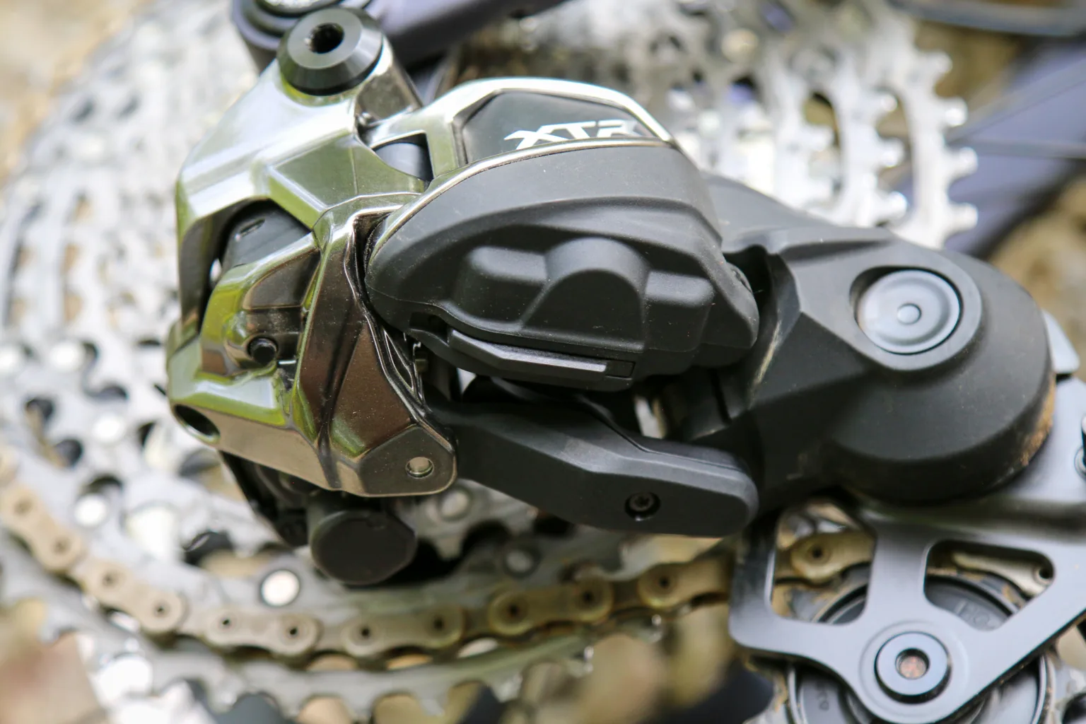 Shimano XTR Di2 wireless battery door latch