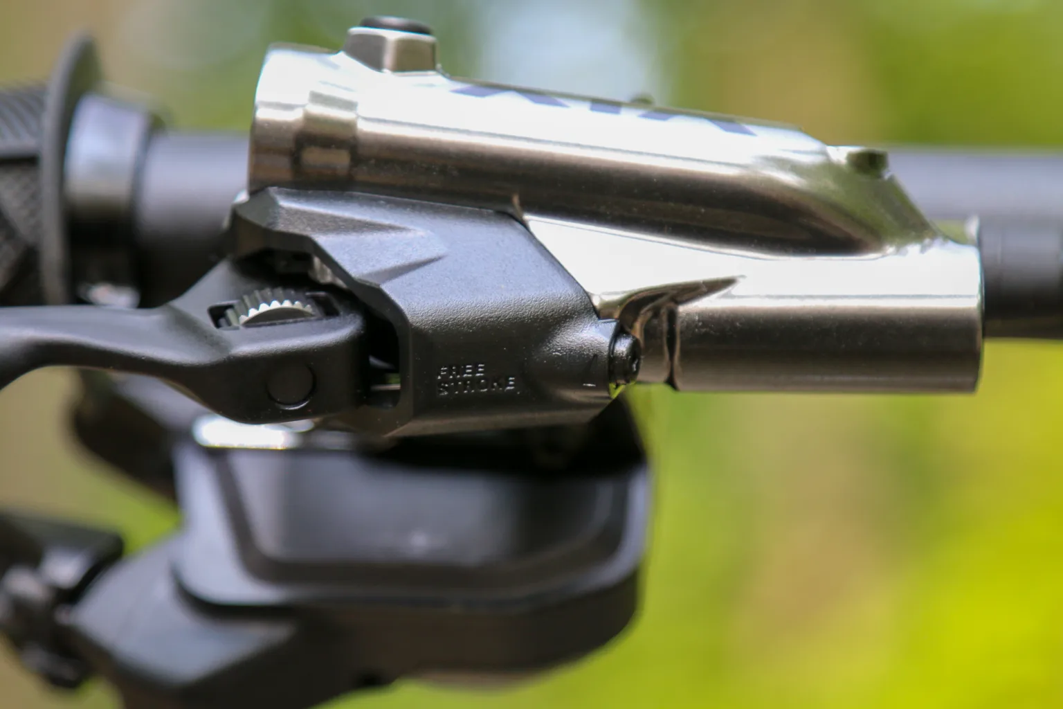 Shimano XTR Di2 wireless brake lever adjustments