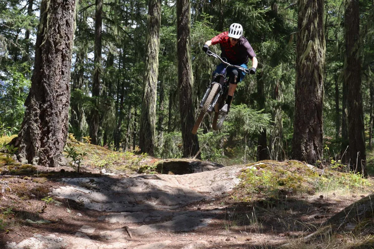 Devinci Troy Carbon, SF, jump