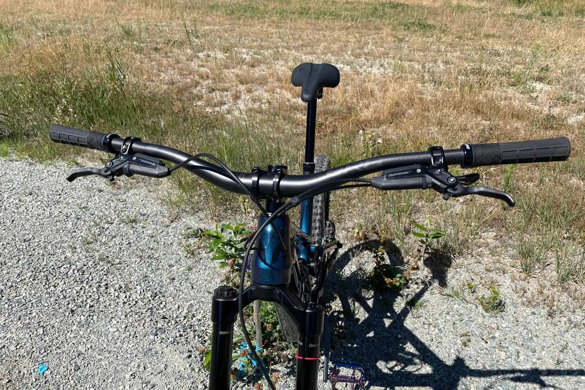 Devinci Troy Carbon, handlebars and seat