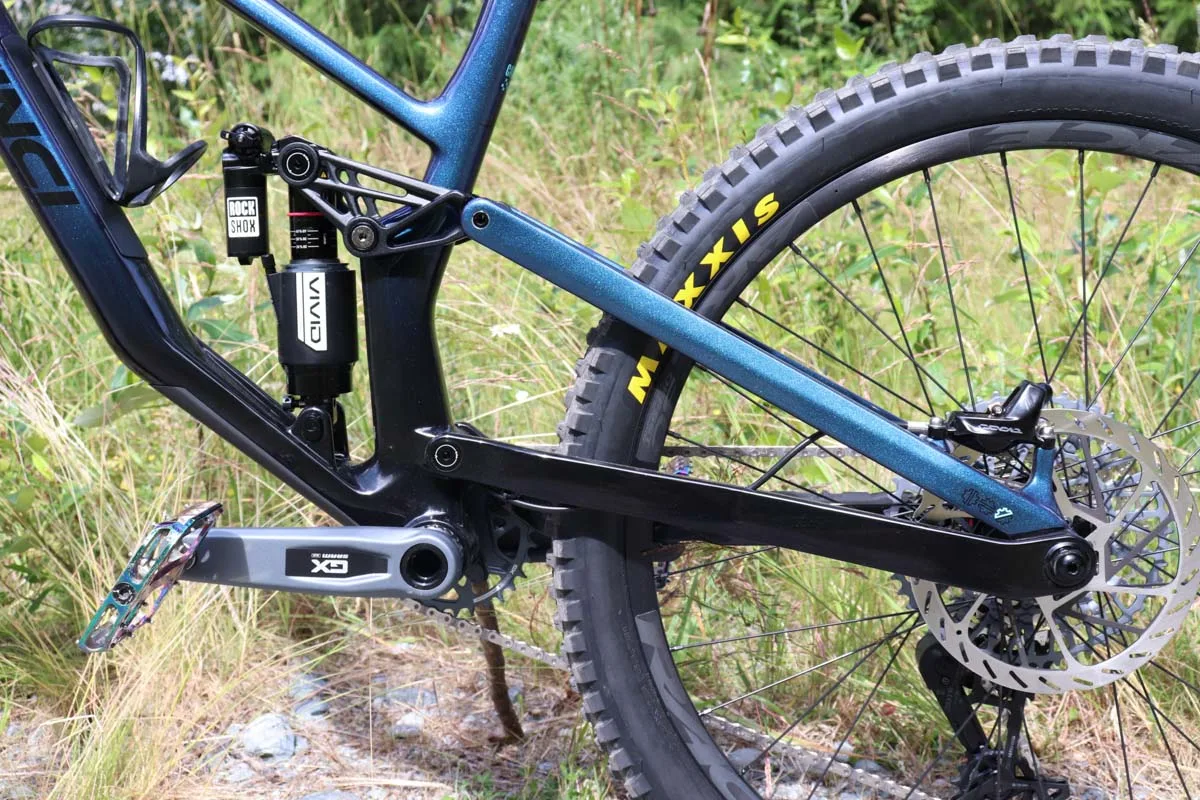Devinci Troy Carbon, linkage
