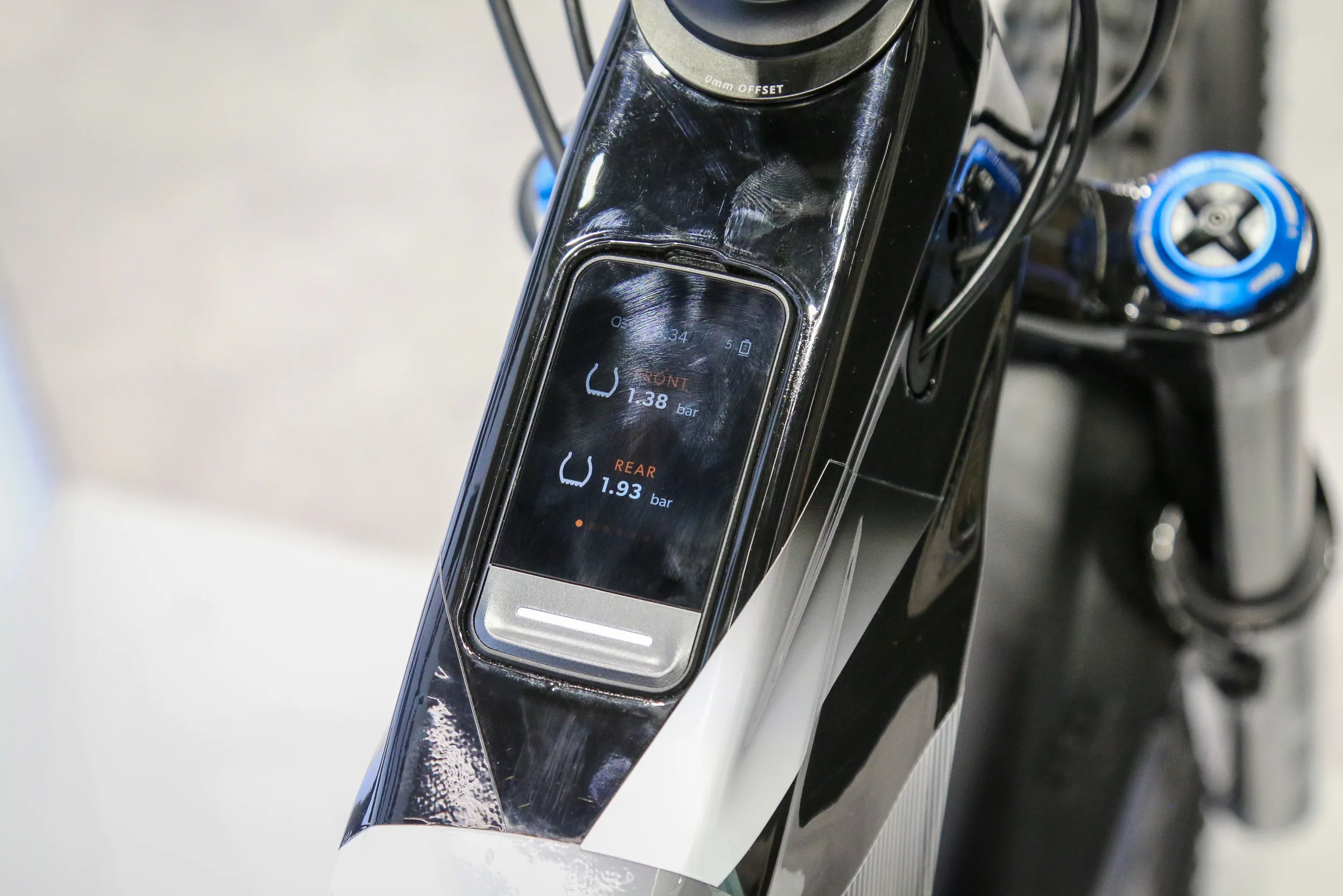 onboard tire pressure monitoring Giant eBike