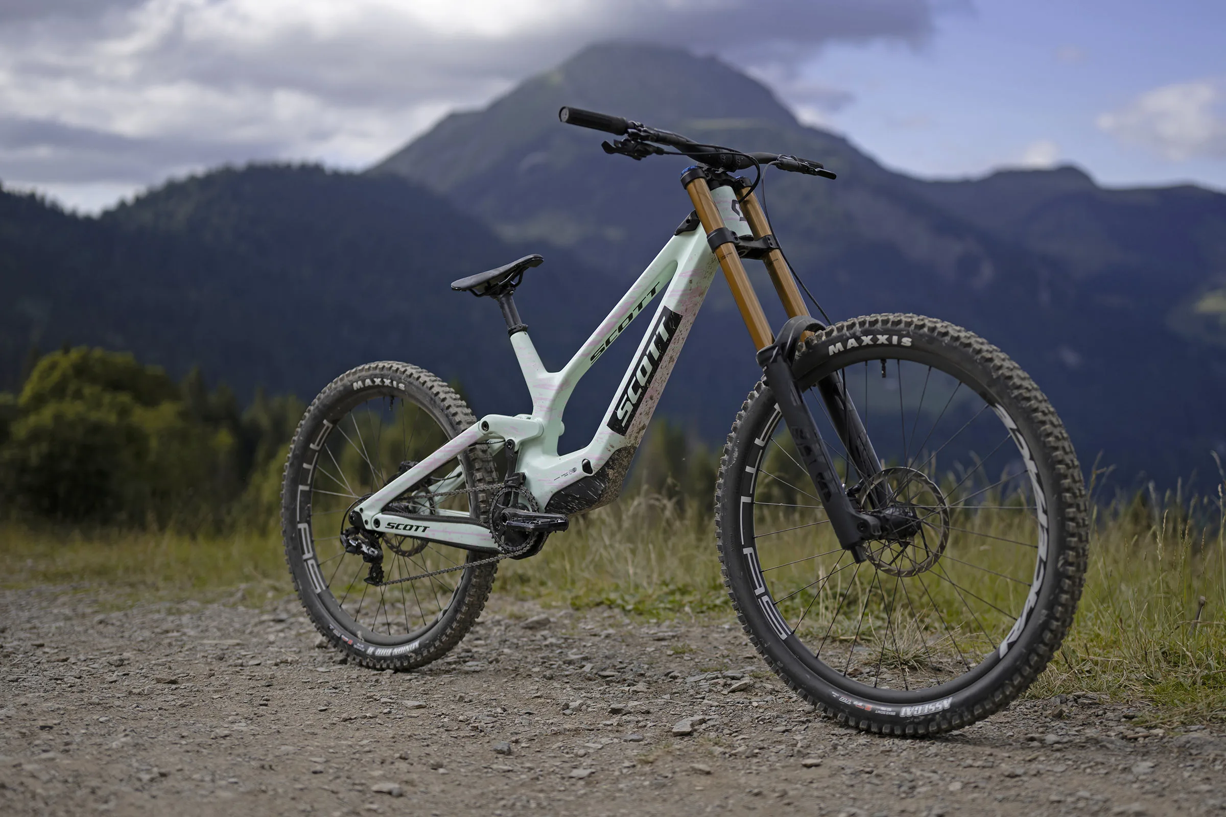 2026 Scott Gambler all-new carbon 210mm 6-bar downhill DH race bike