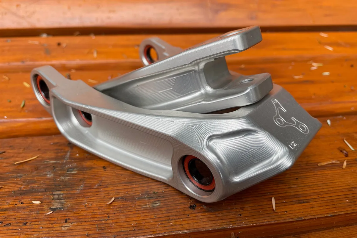 CWX - Cascade Components 160mm Levo link