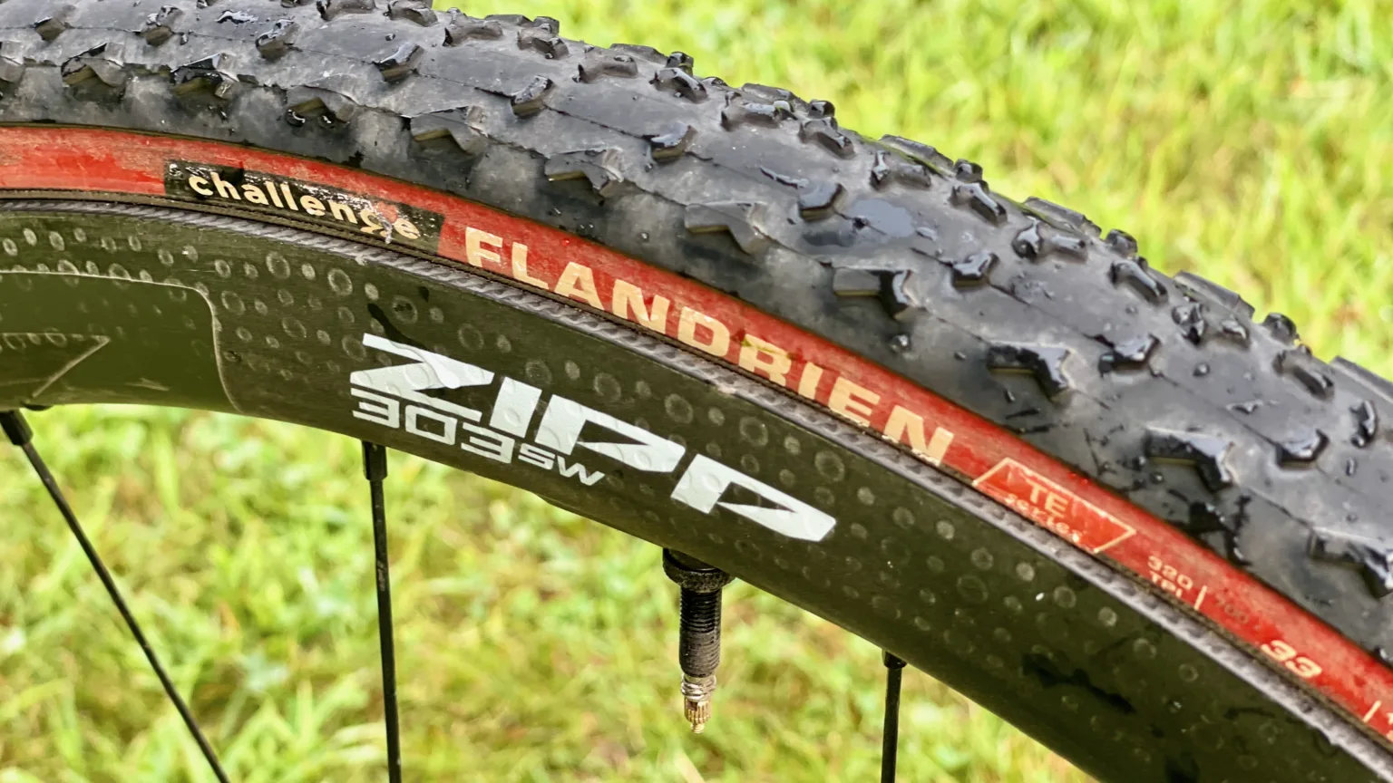 Challenge Flandrien TE TLR Colnago bike full side tread