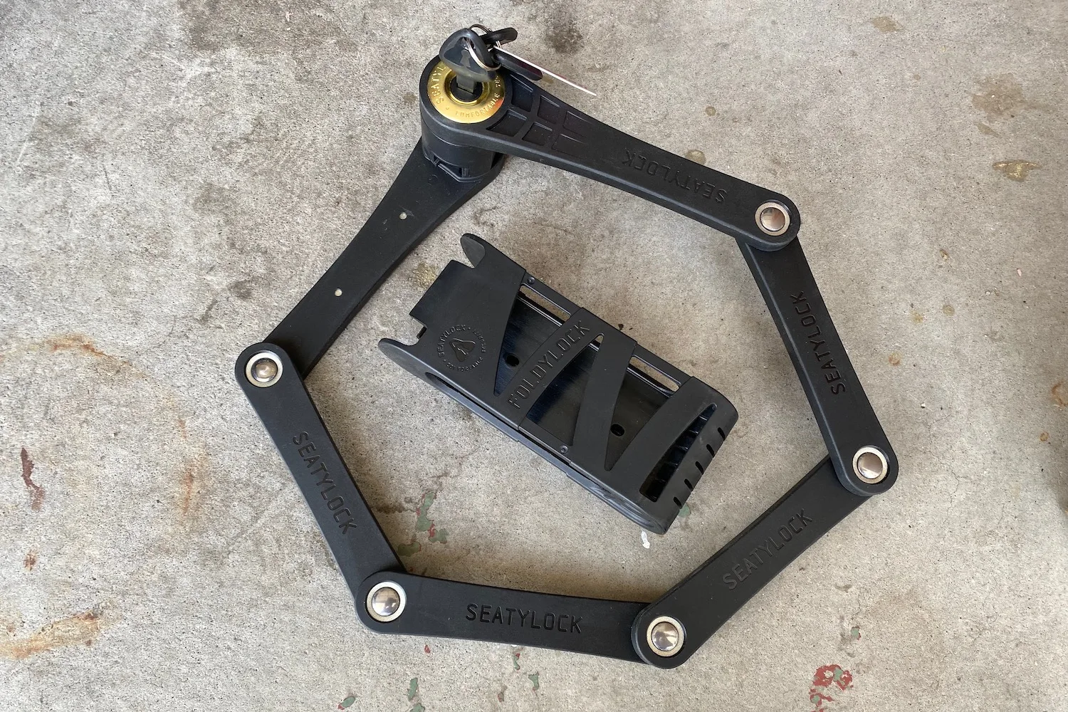 The Foldylock Forever in its open, unfolded form with the mounting bracket in the middle