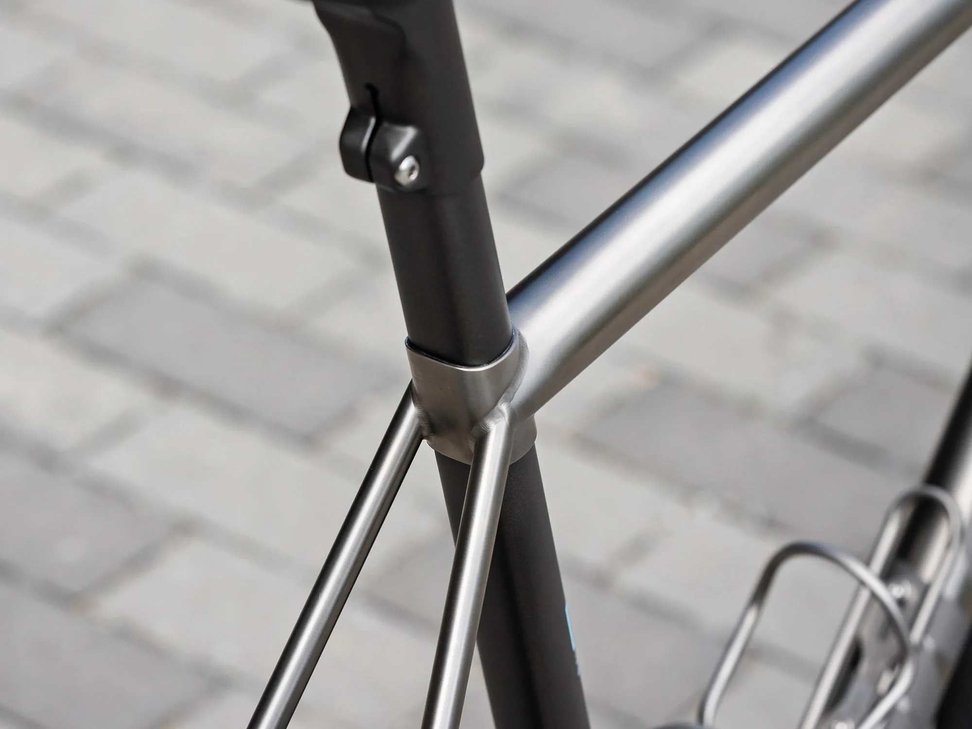 Mosaic RT-Zero Ops custom LTD titanium & carbon halo concept road bike, D-shaped seattube
