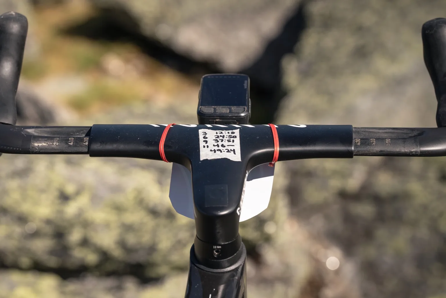 No bar tape on the handlebar