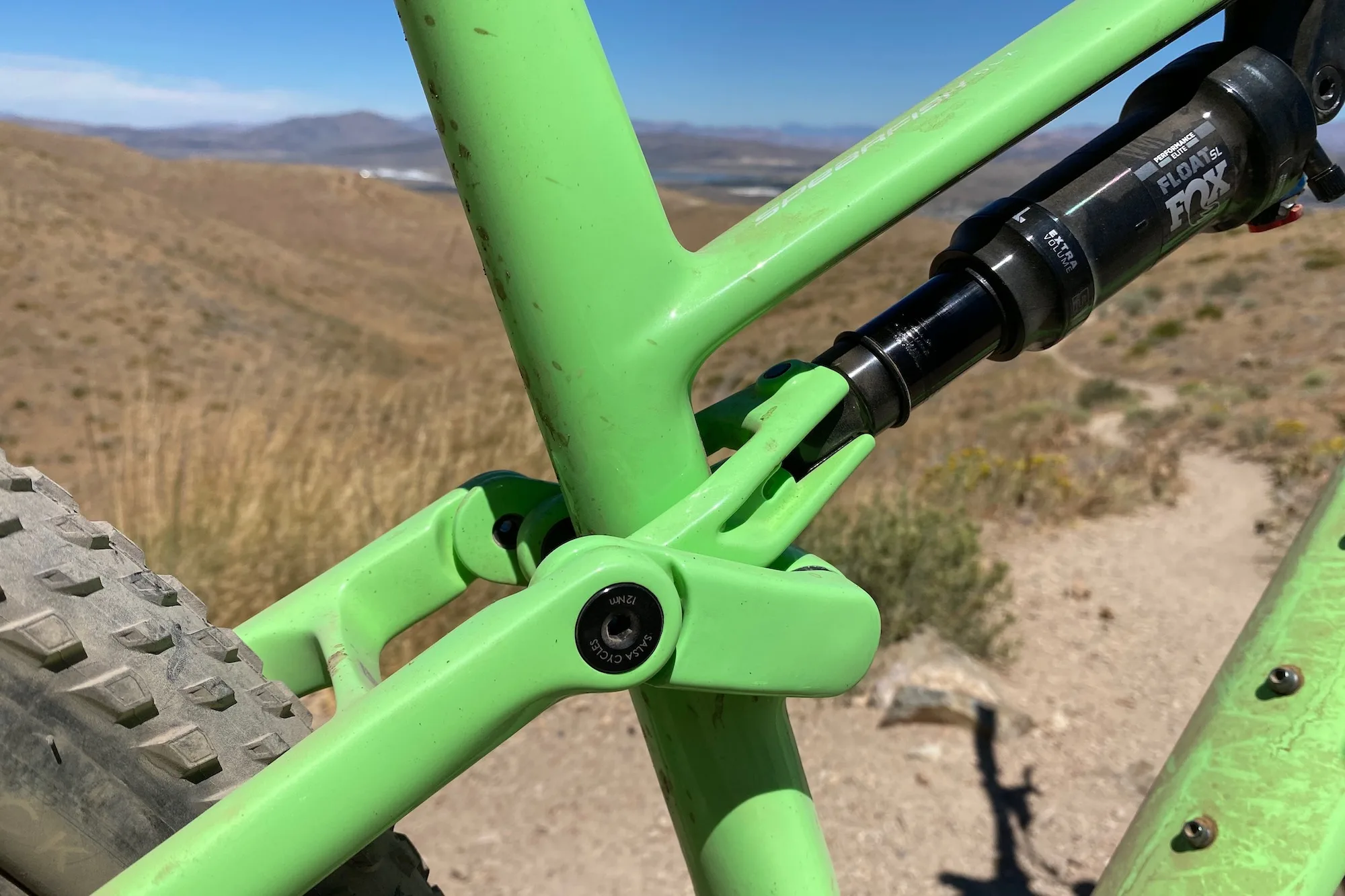 the linkage of the split pivot suspension design.