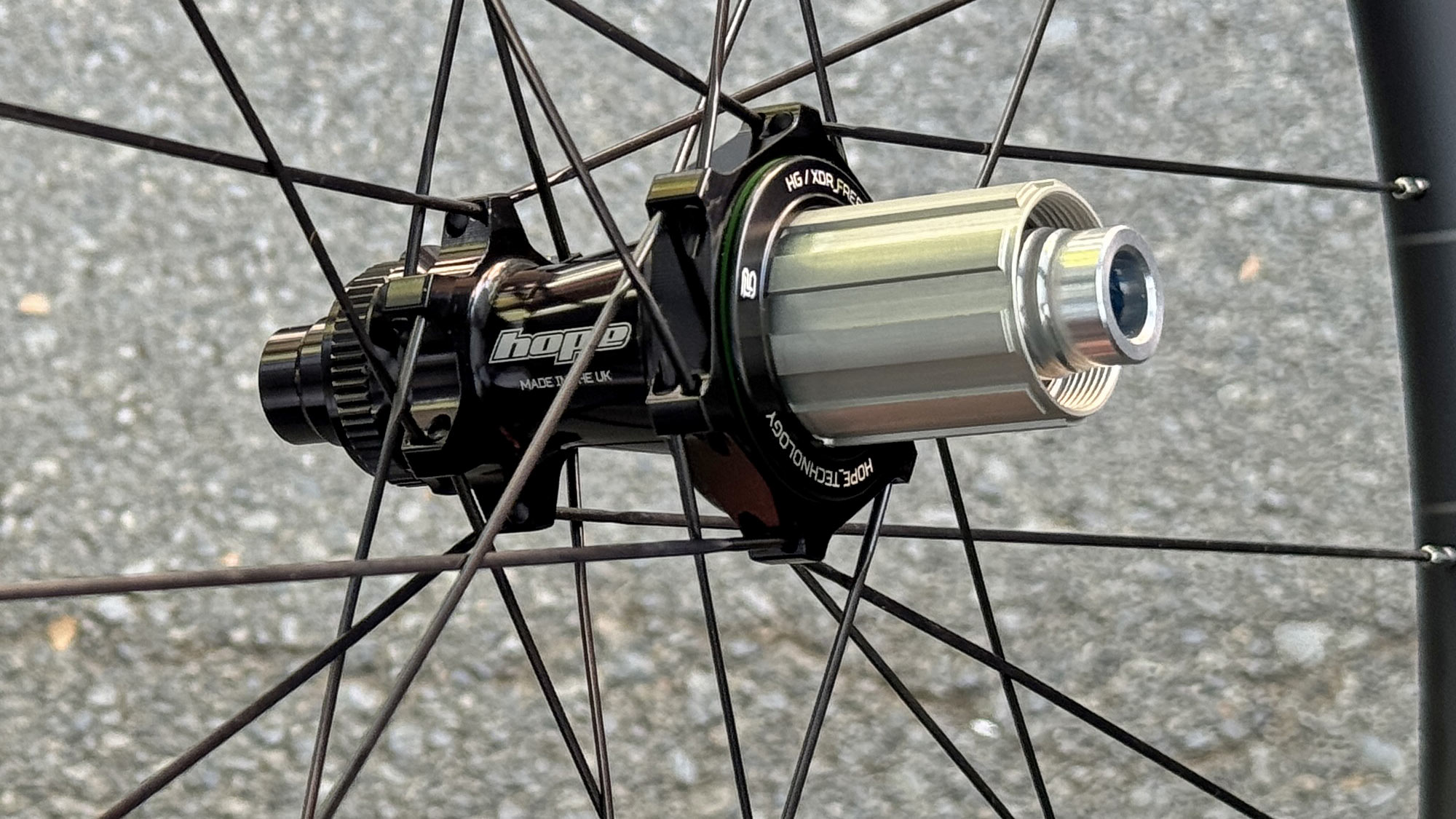 Hope RX40 hookless tubeless carbon gravel wheels, Pro5 hub CL SP up close