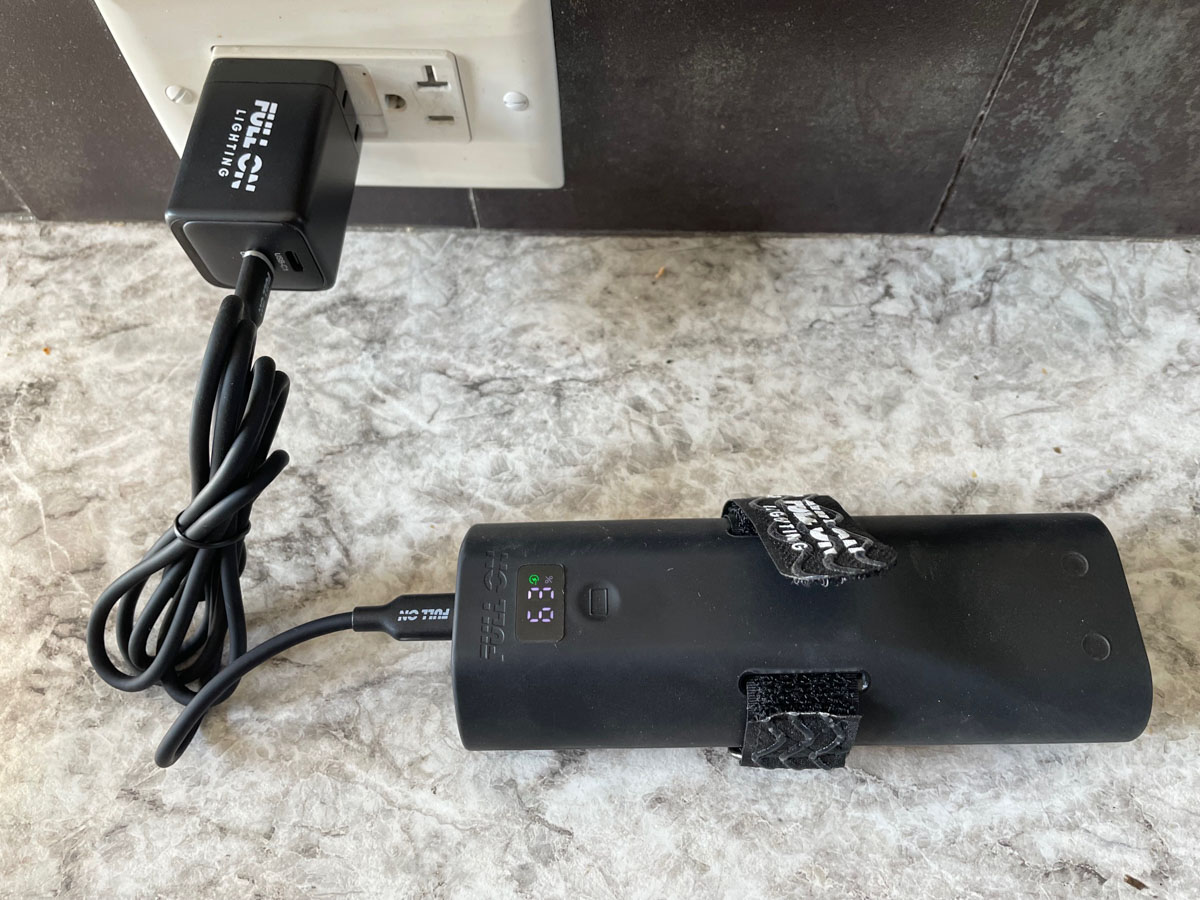 Full On Lighting MB6, battery charging