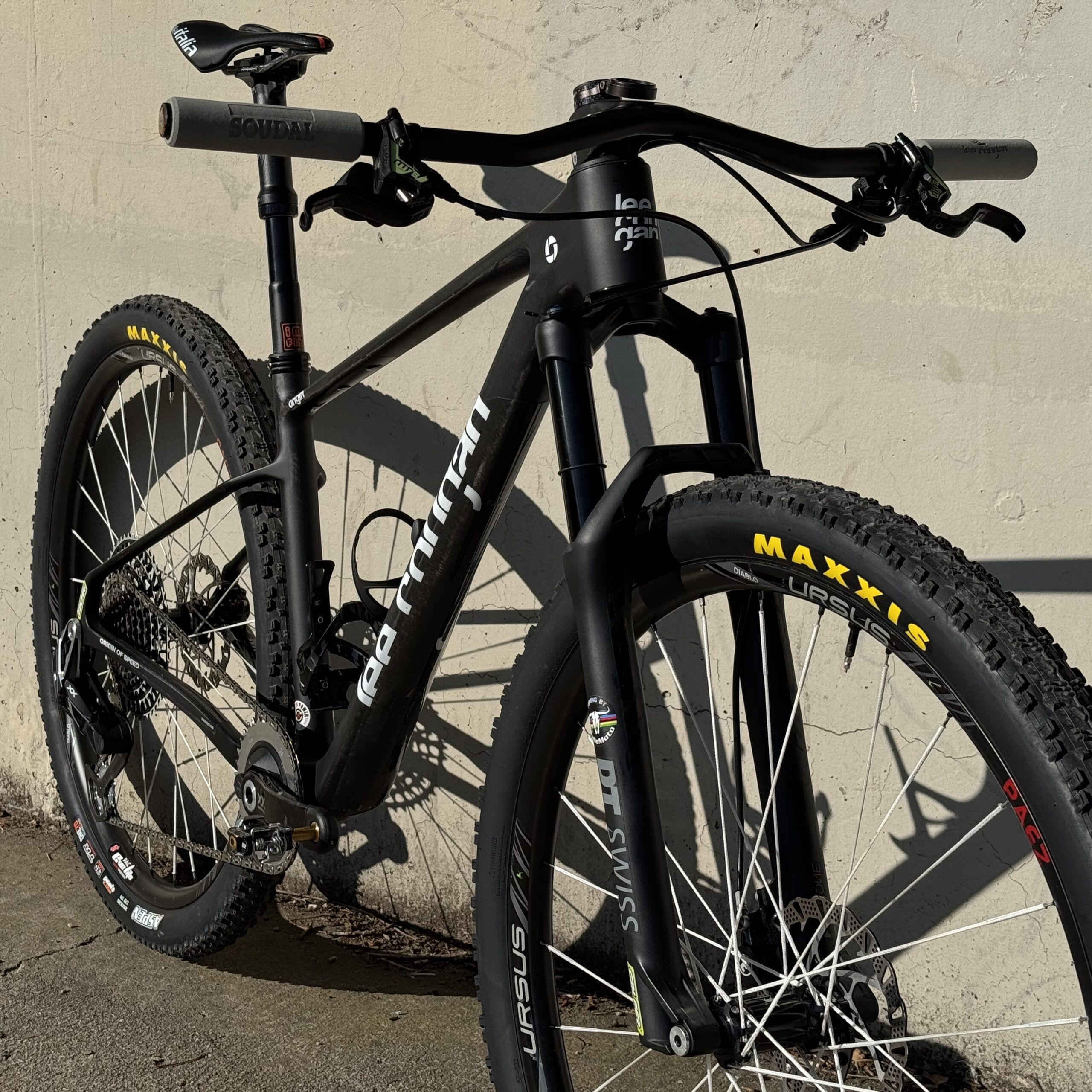 Lee Cougan Rampage Origin lightweight carbon XC MTB hardtail, Angled view