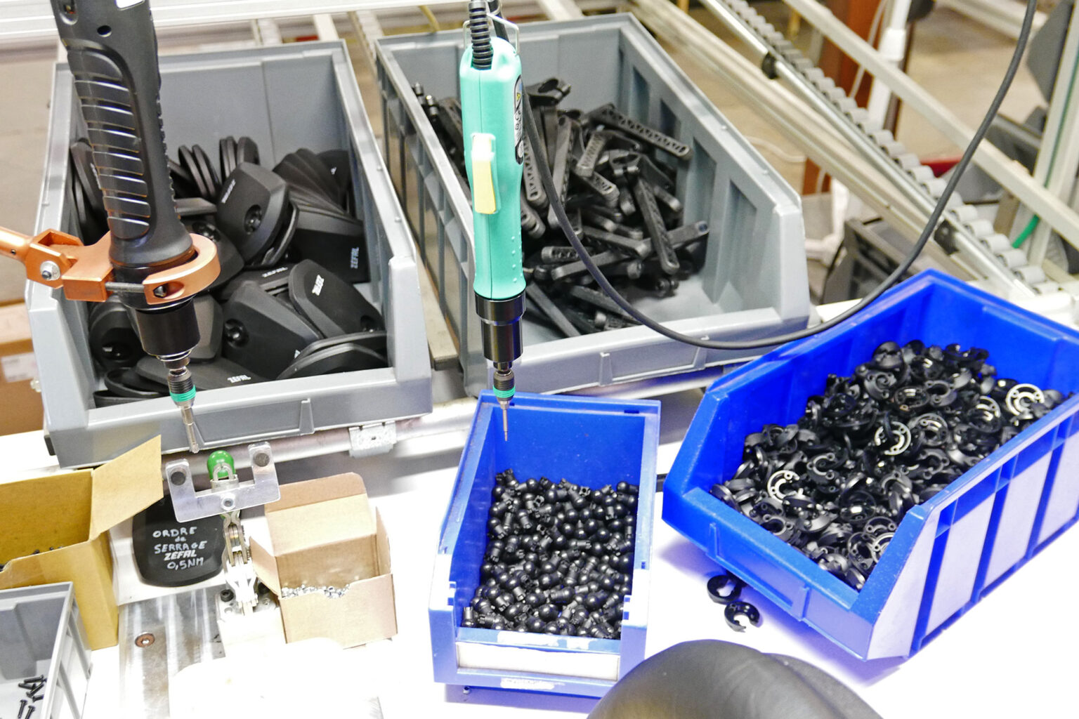 Zefal Factory Tour: cycling products made in France, plastic mirror assembly