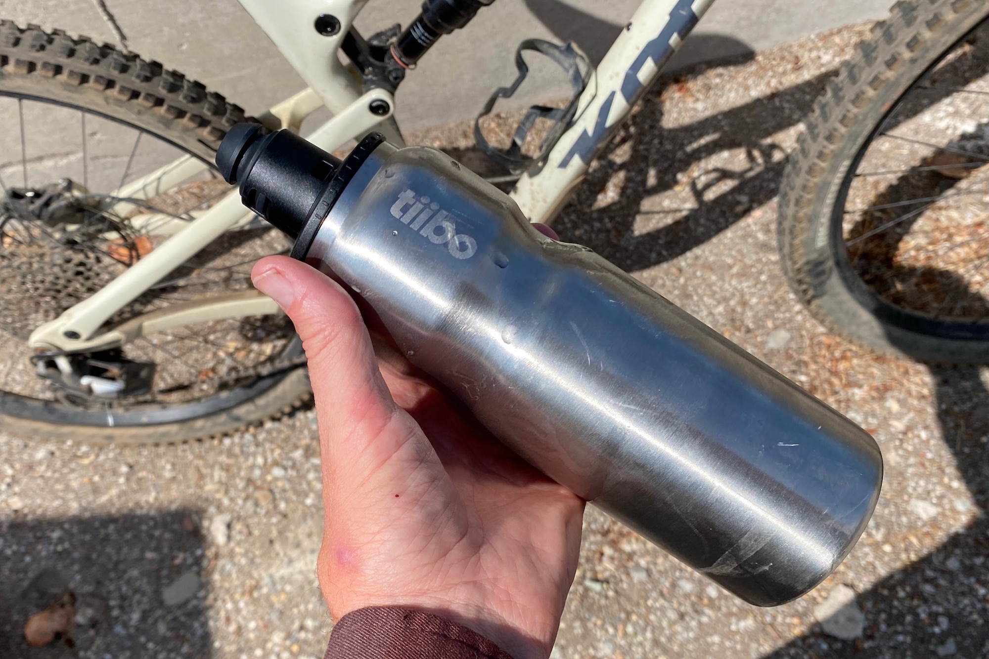 Holding the tiibo stainless steel insulated water bottle