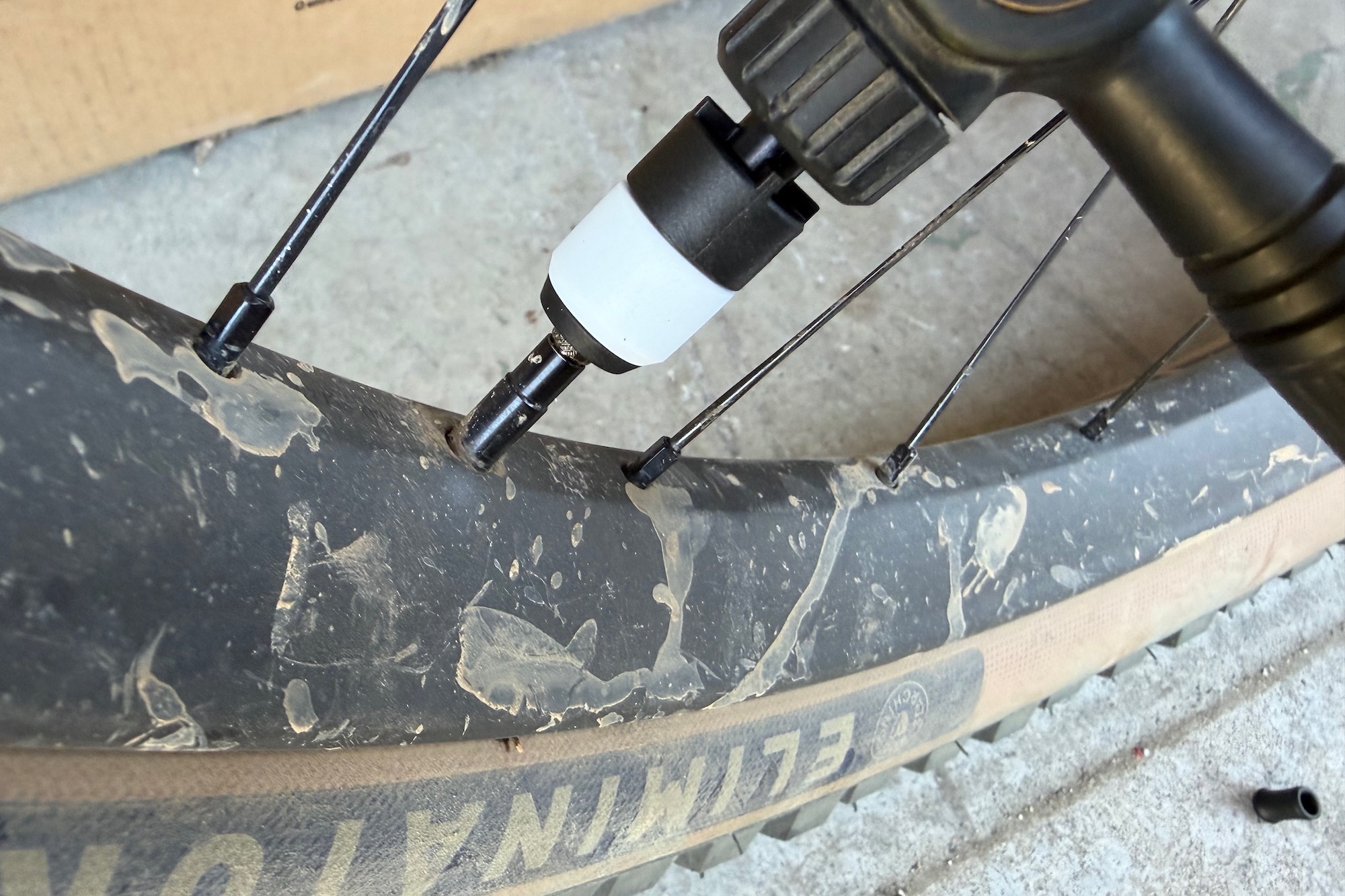 the pump head adapter attached to the Clik Valve