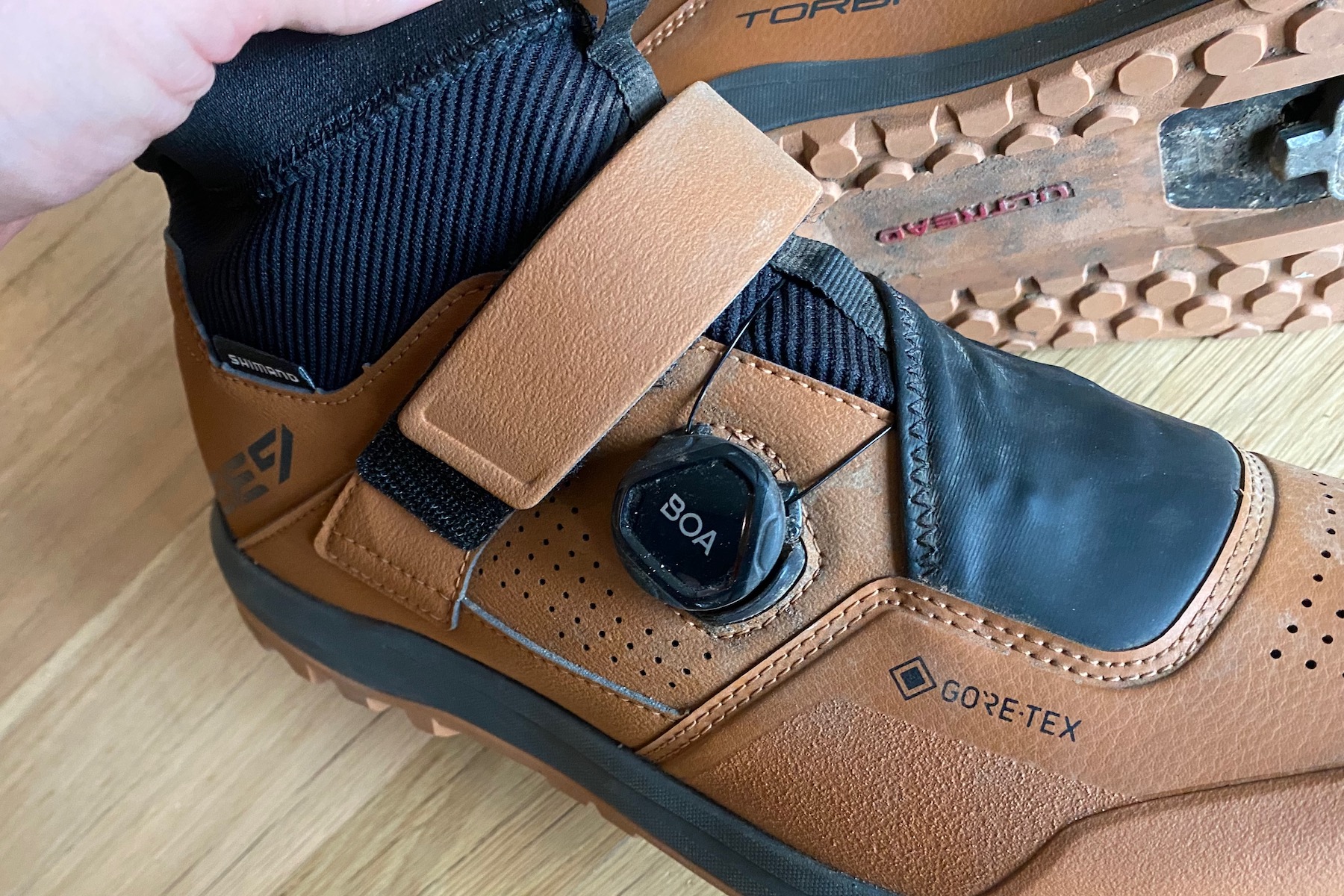 The BOA dial and the velcro strap on the GE900 GTX shoes