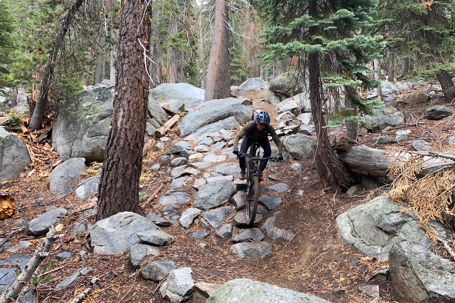 riding a rocky section of trail wearing the GE900 GTX shoes