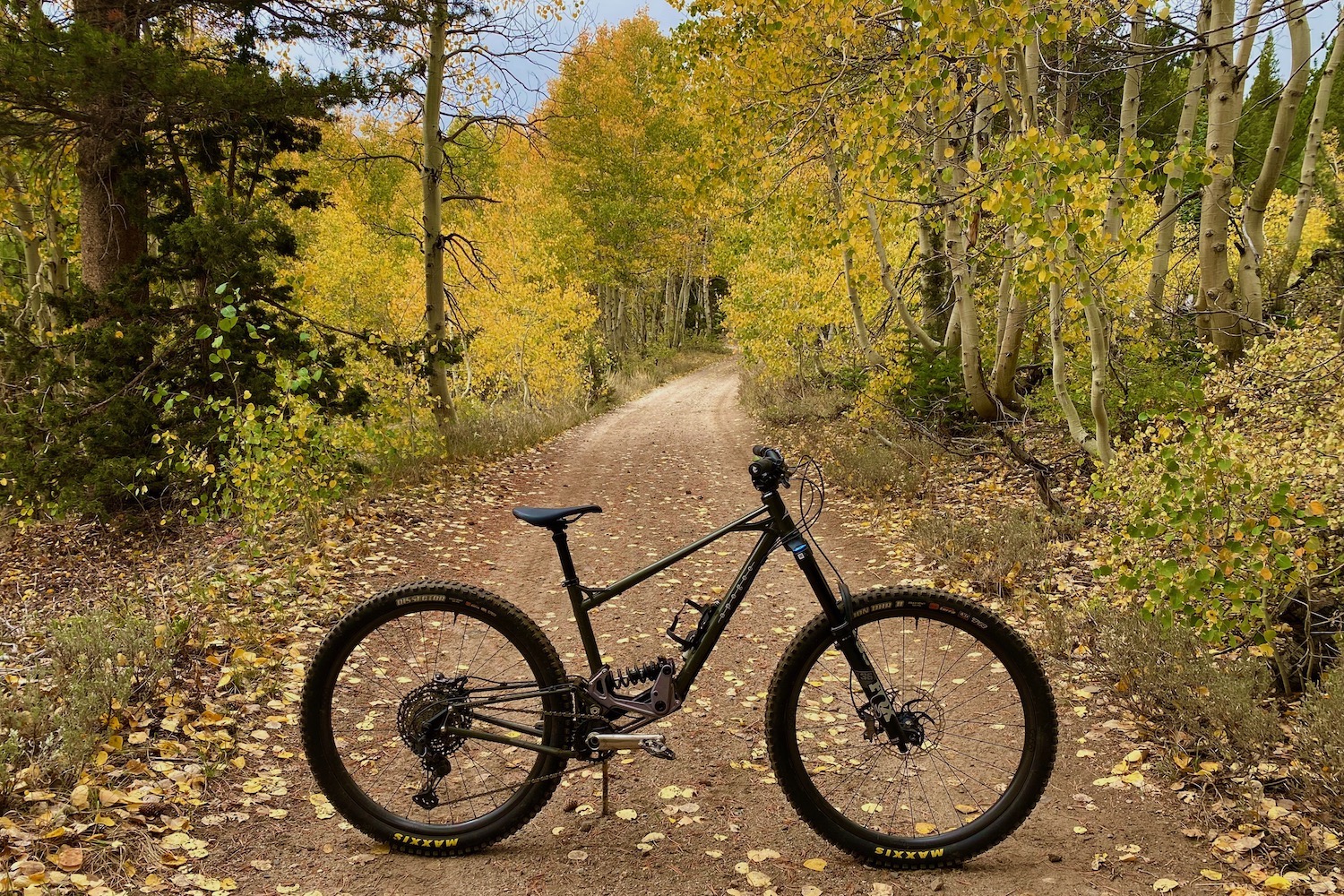 side shot of the Apogee One on a dirt road with colorful aspens in the background