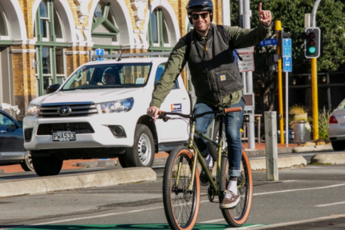 a man riding the muirwoods 27.5 on a city street
