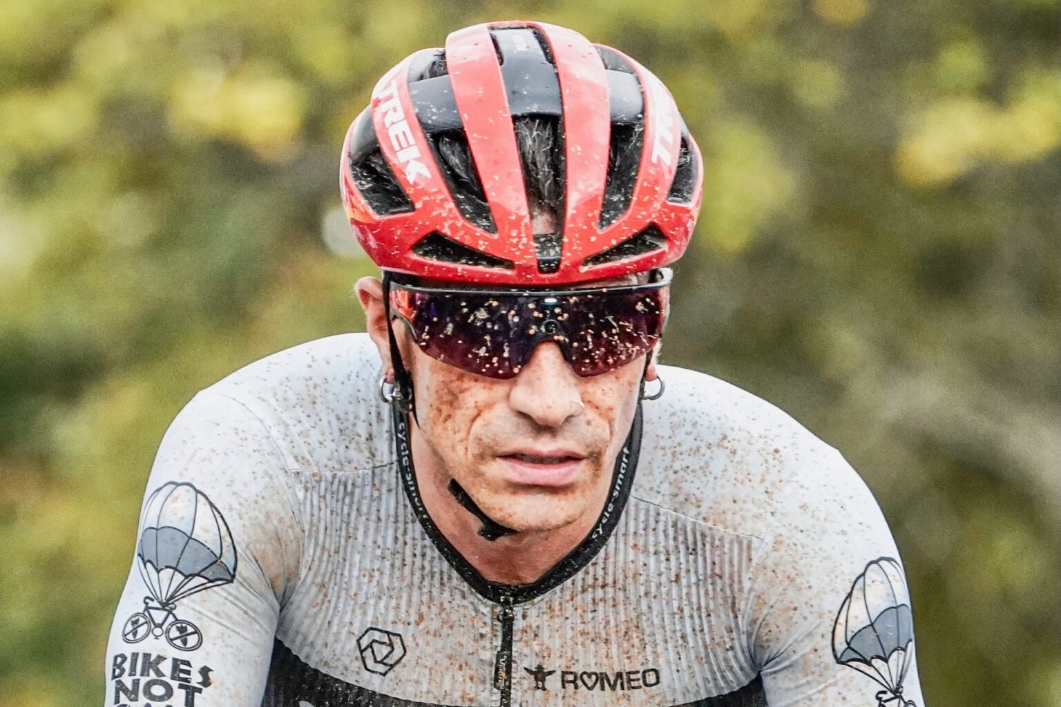 Jordan Villella racing in the Oakley Meta Vanguard.